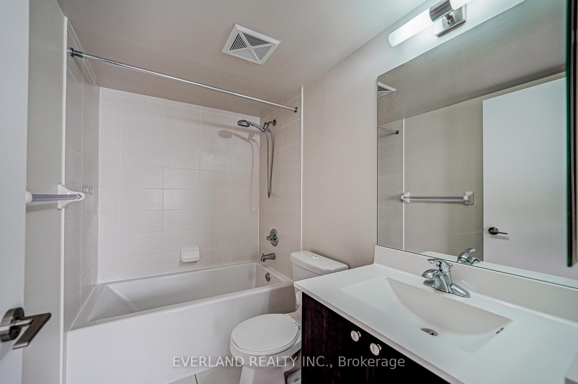 181 Village Green Square Unit 815 photo 17