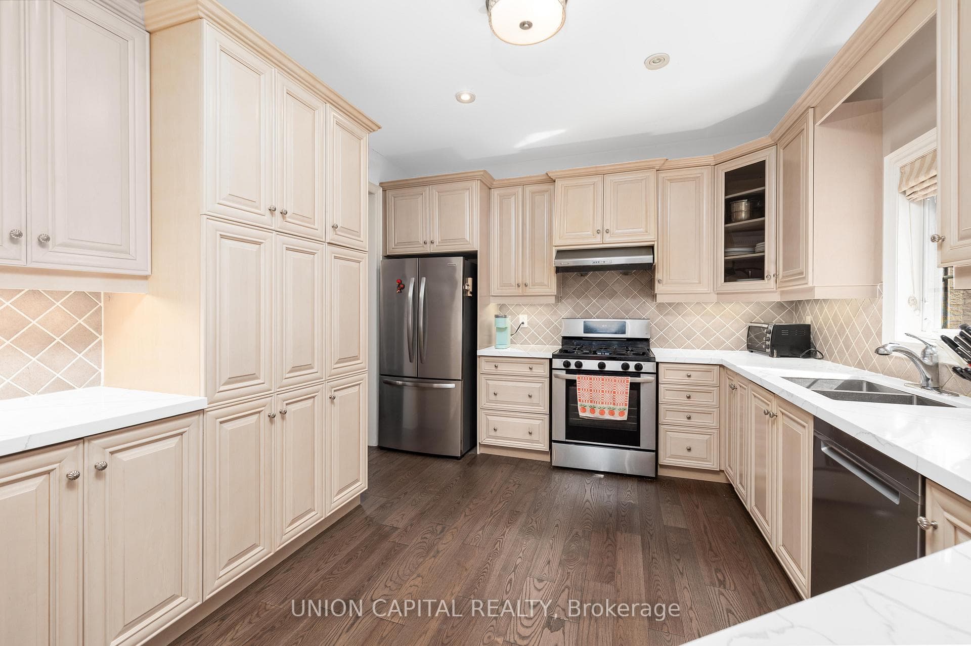 75 Langtry Place photo 10
