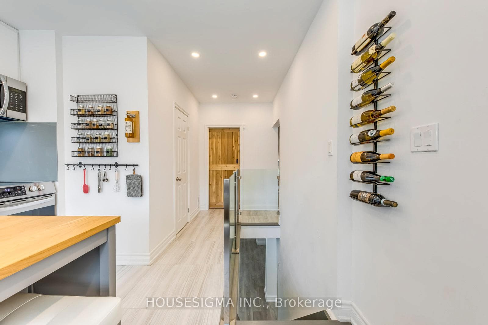 692 Willard Avenue photo 18