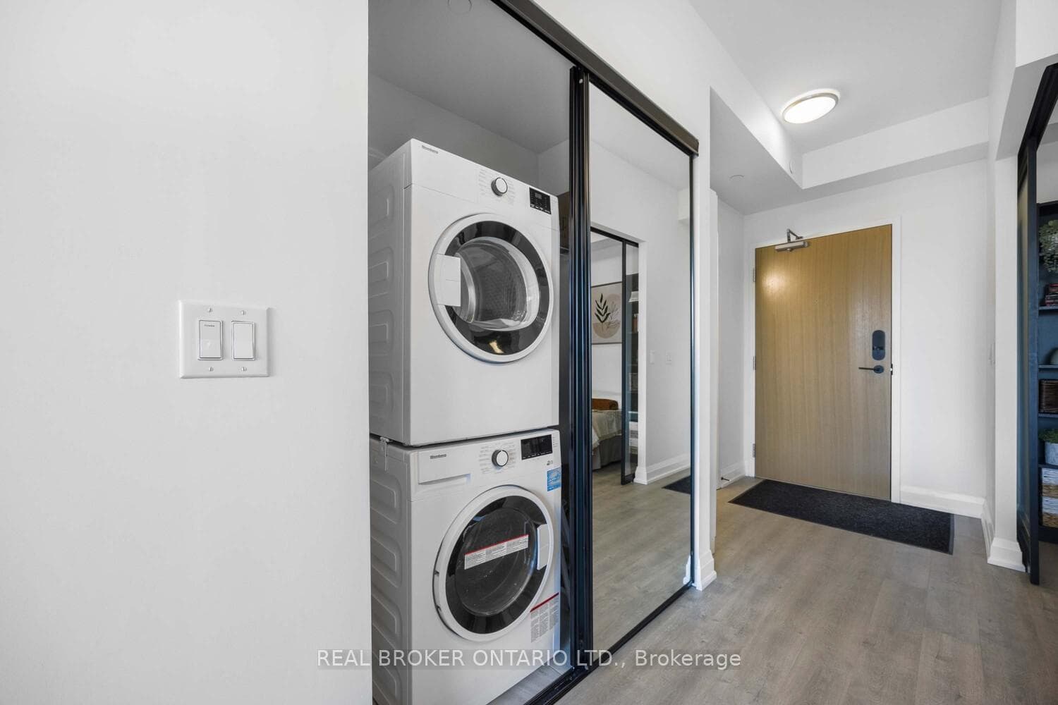 2369 Danforth Avenue Unit 210 photo 25