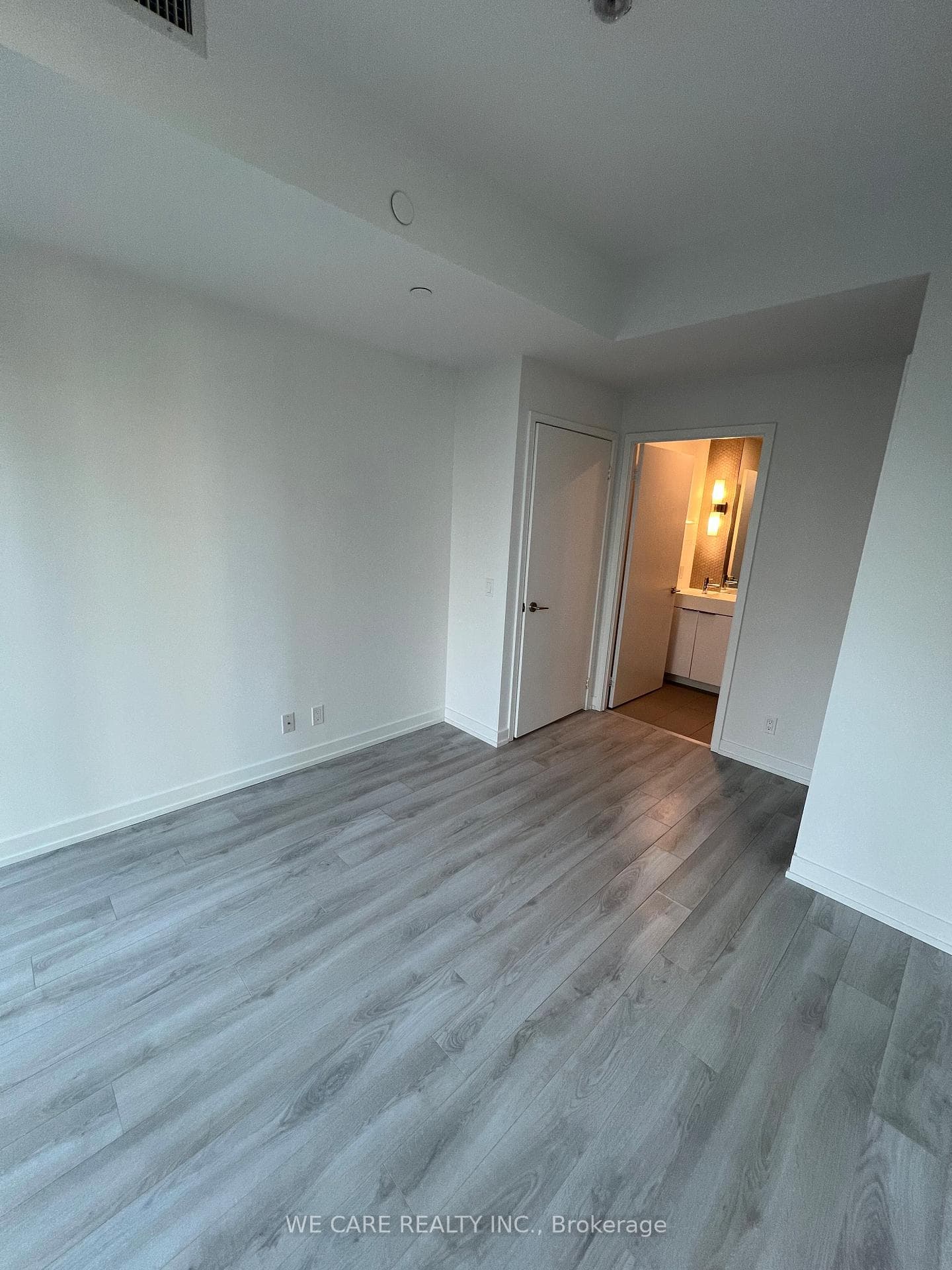 33 Helendale Avenue Unit 1407 photo 9