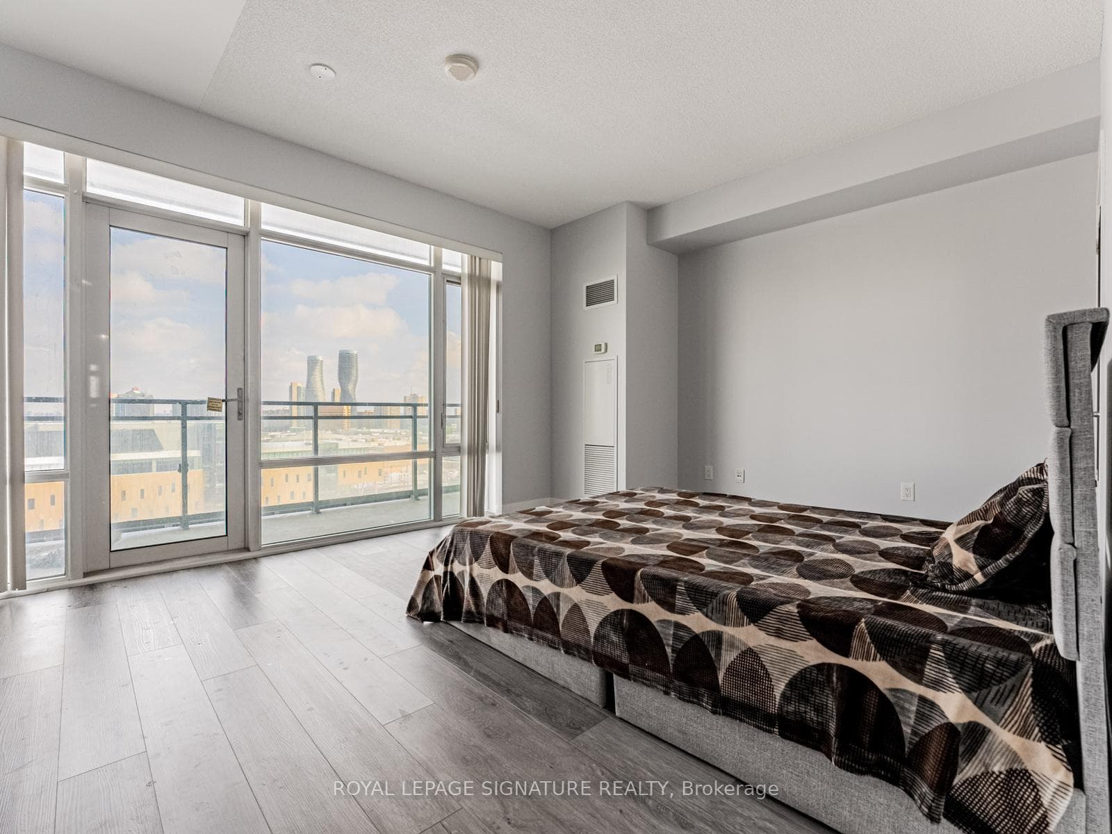 360 Square One Drive Unit 1001 photo 7