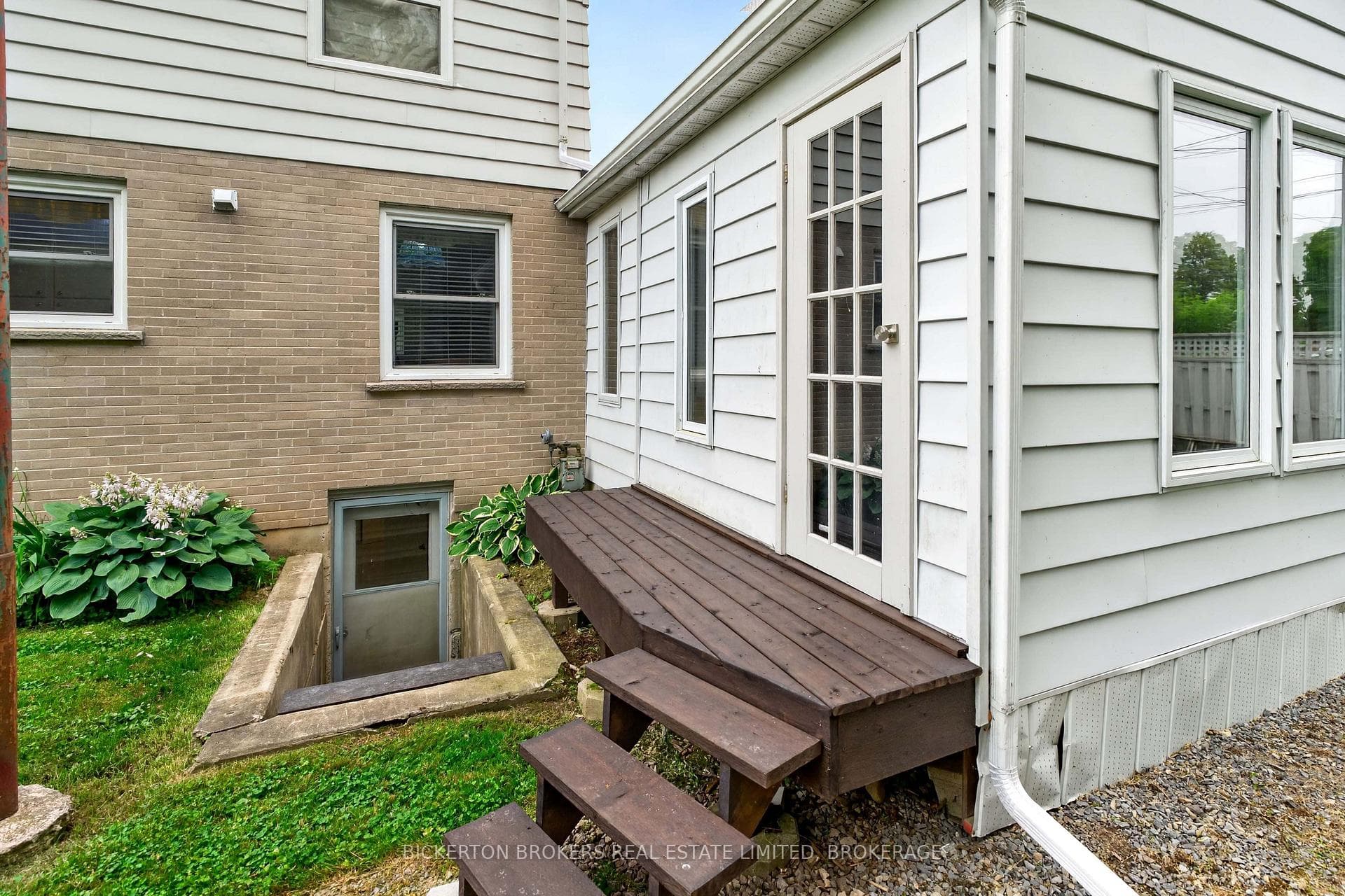 160 Elmwood Drive photo 8