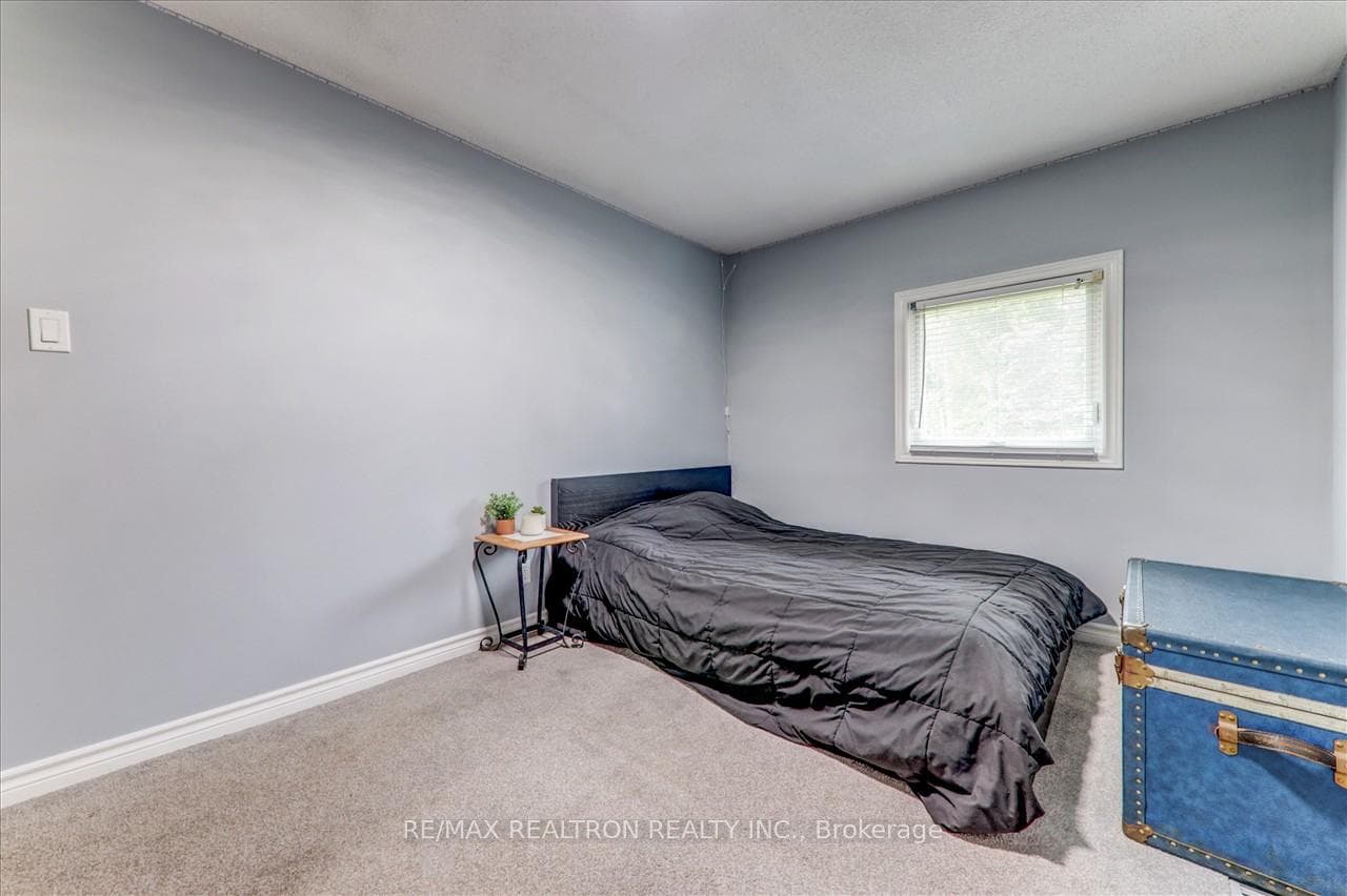 258 Elm Avenue photo 21