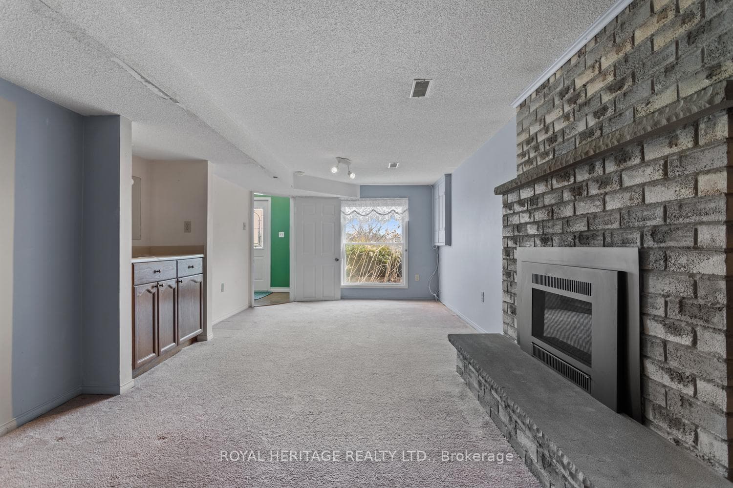 632 Dunrobin Court photo 22
