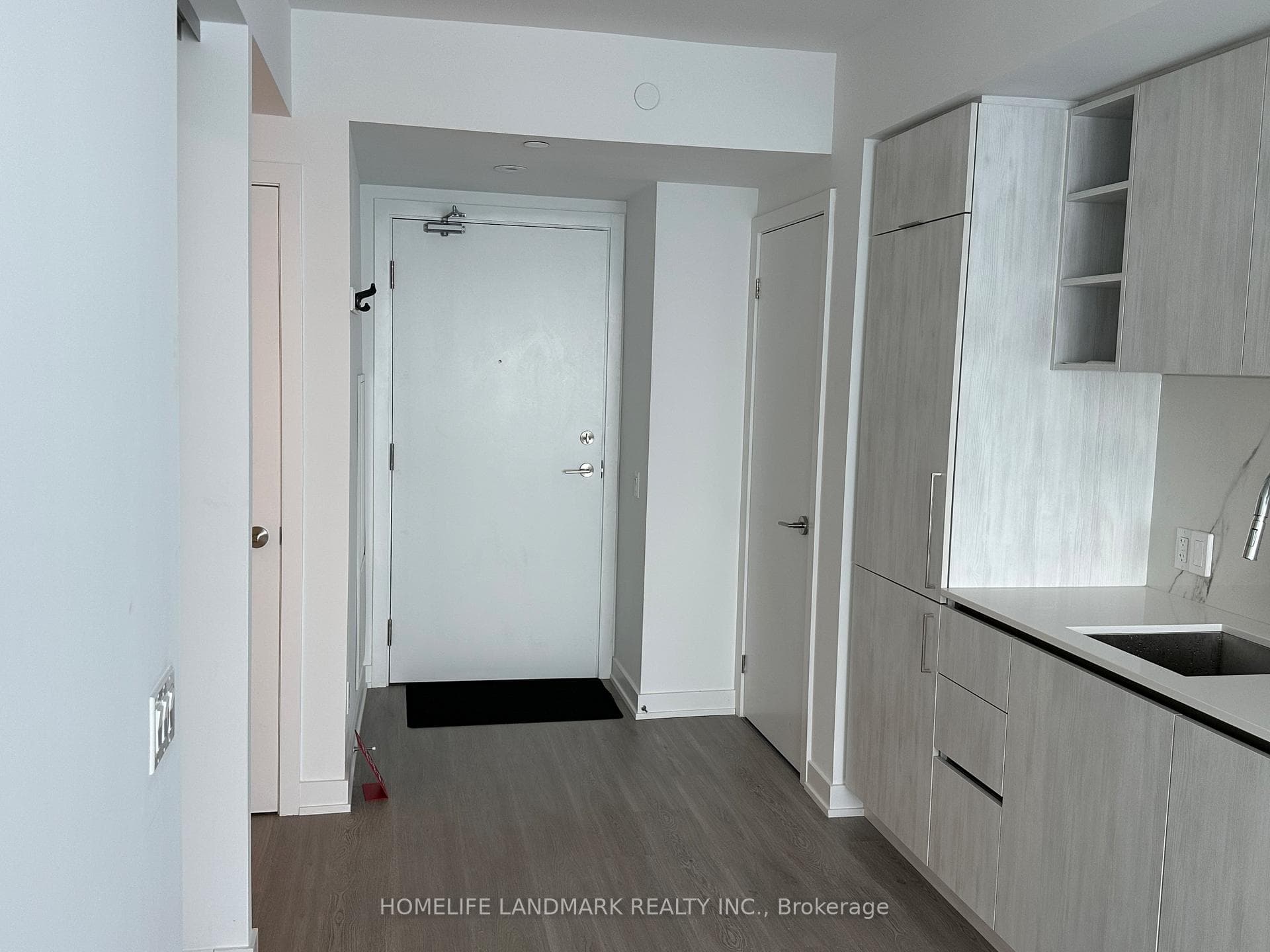 8 Wellesley Street Unit 5602 photo 5