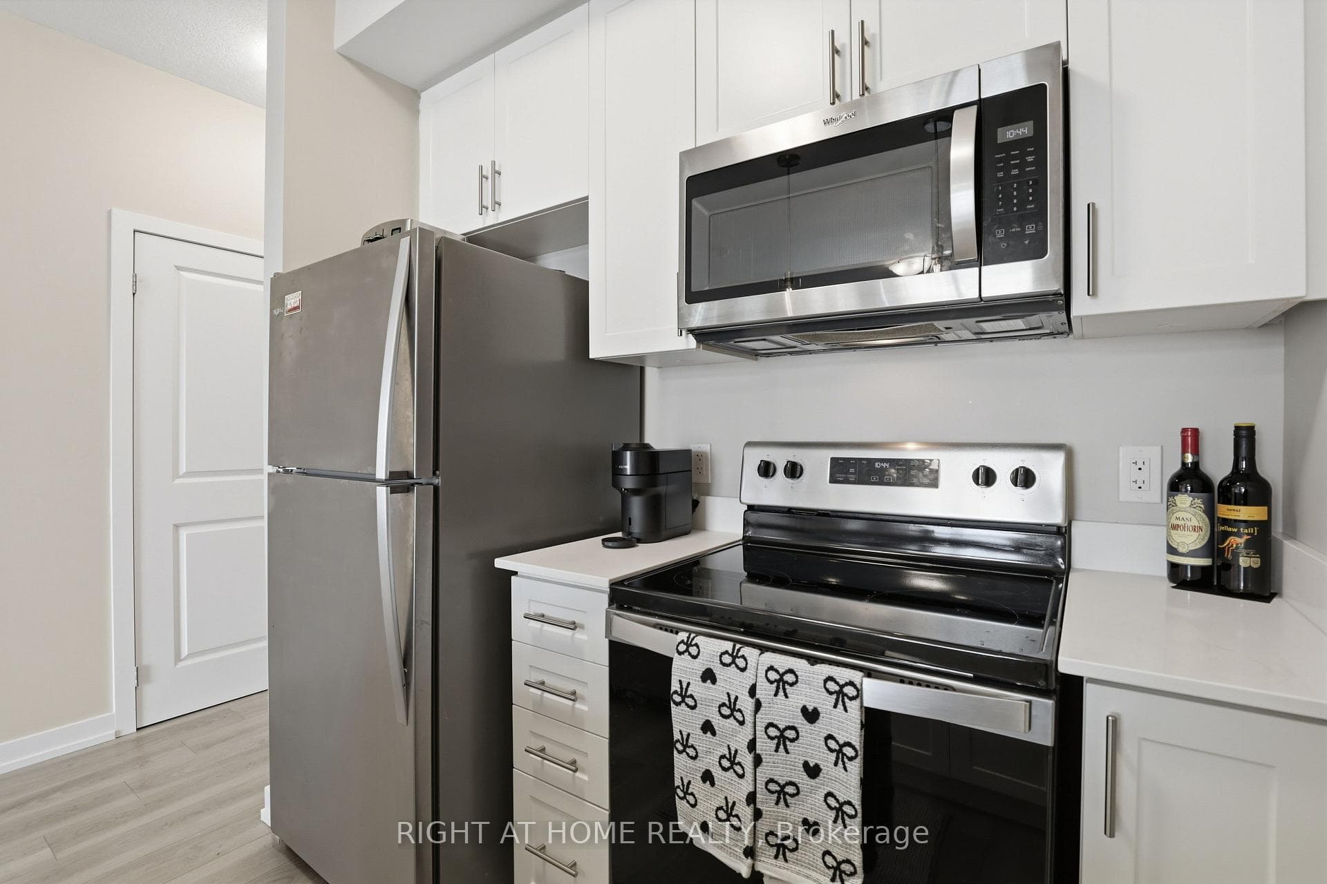 5055 Greenlane Road Unit 203 photo 7