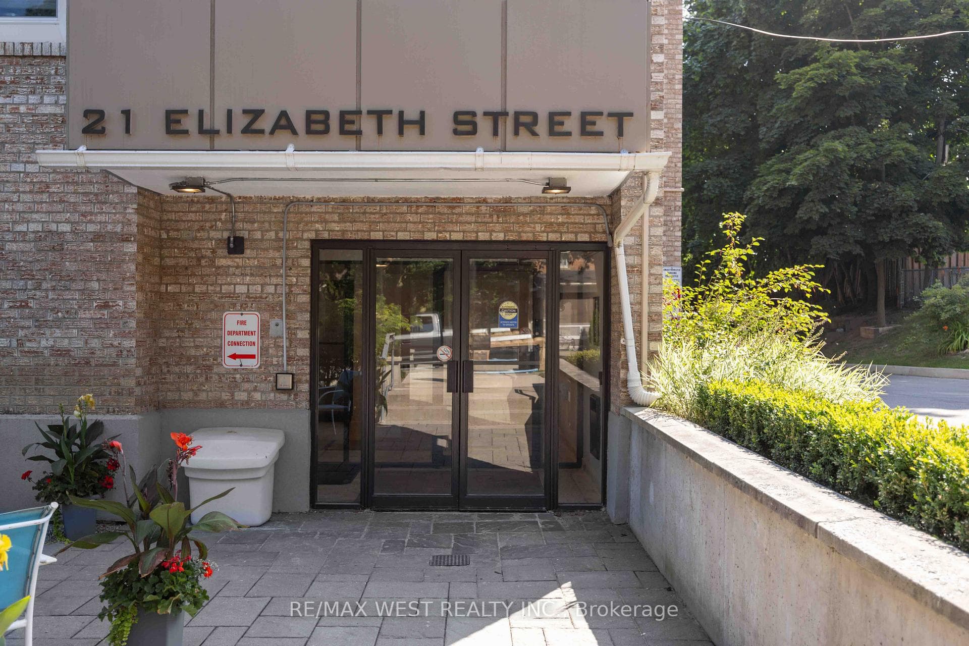 21 Elizabeth Street Unit 403 photo 3