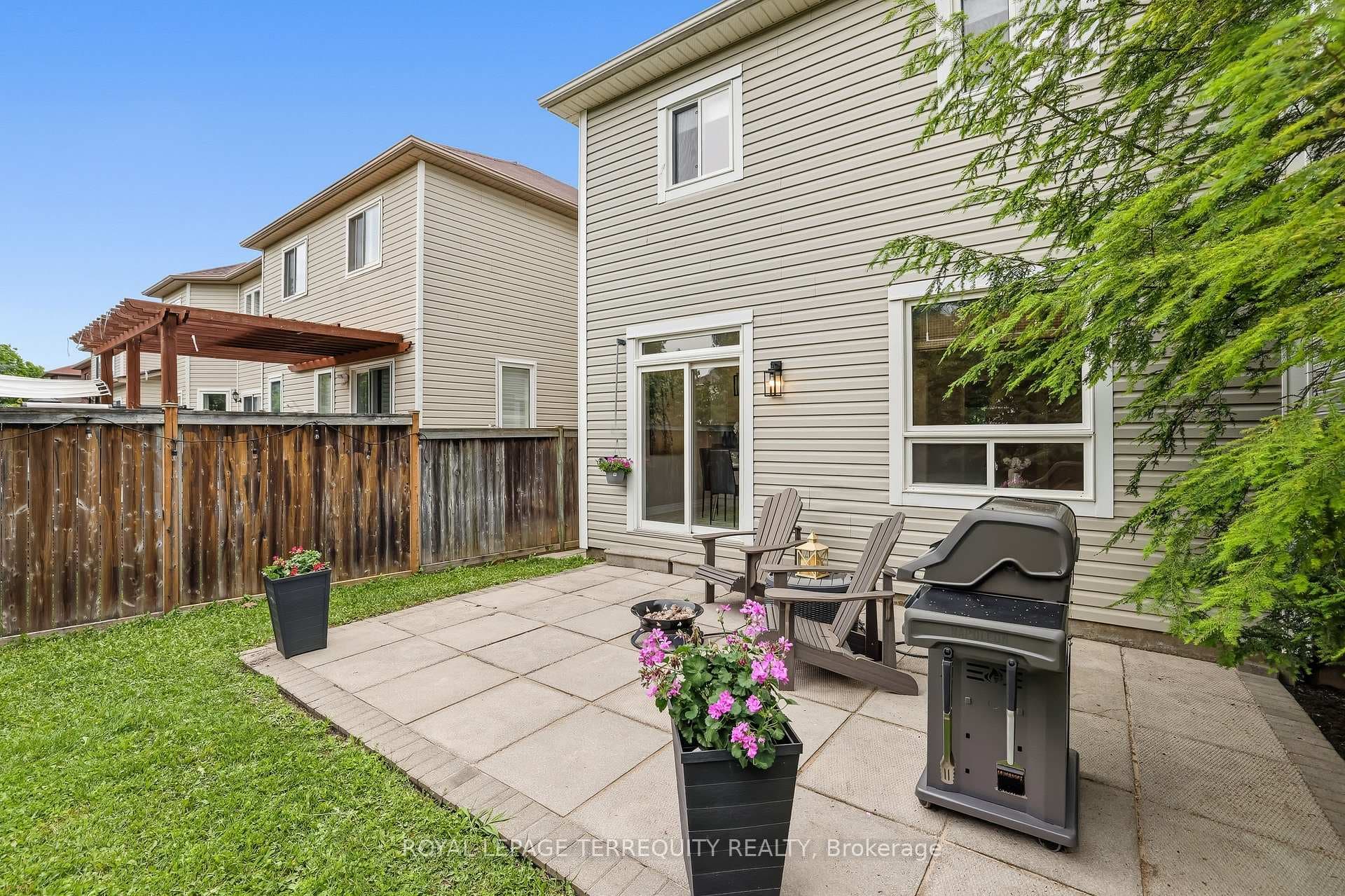 8 Sinden Drive photo 42