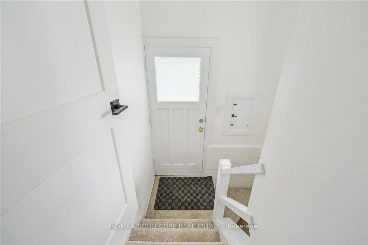 72 Christina Crescent photo 45