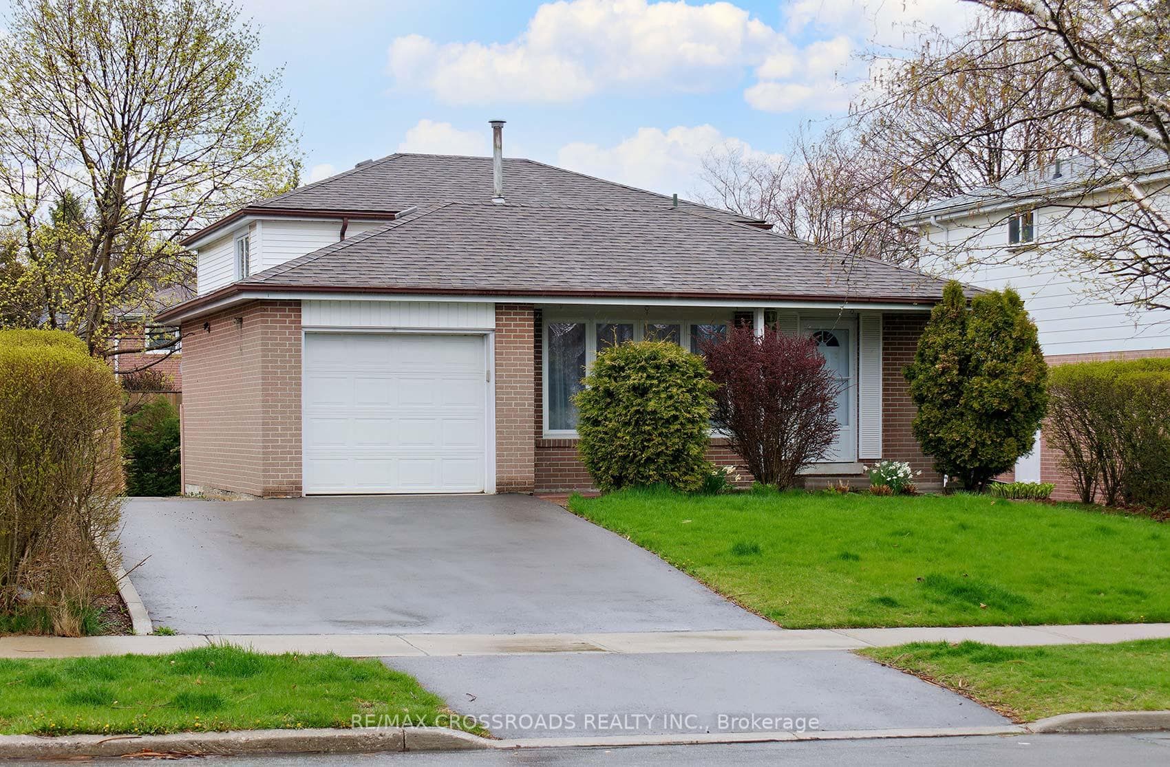 212 Catalina Drive photo 1