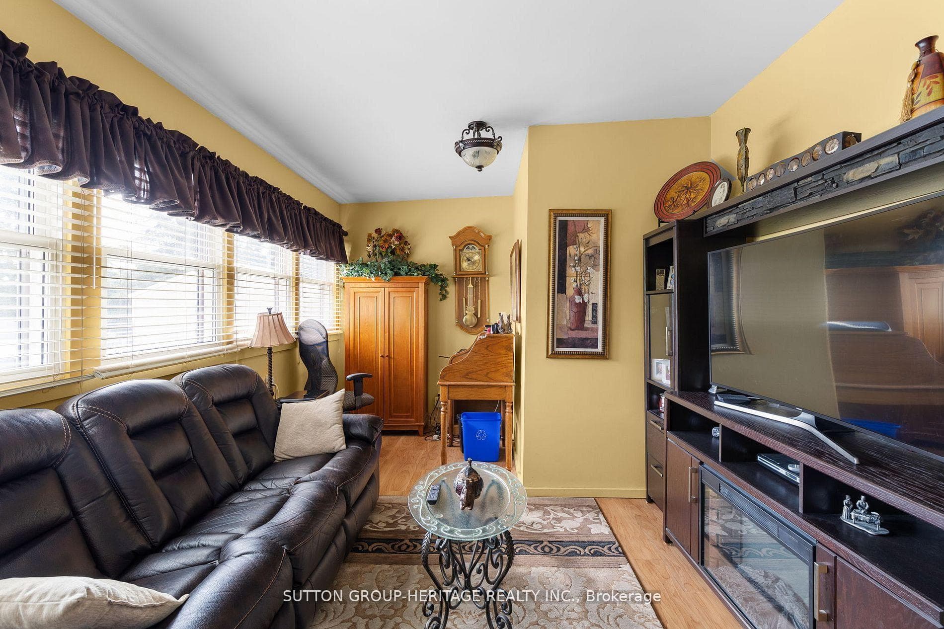 29 CAMERON Drive photo 15