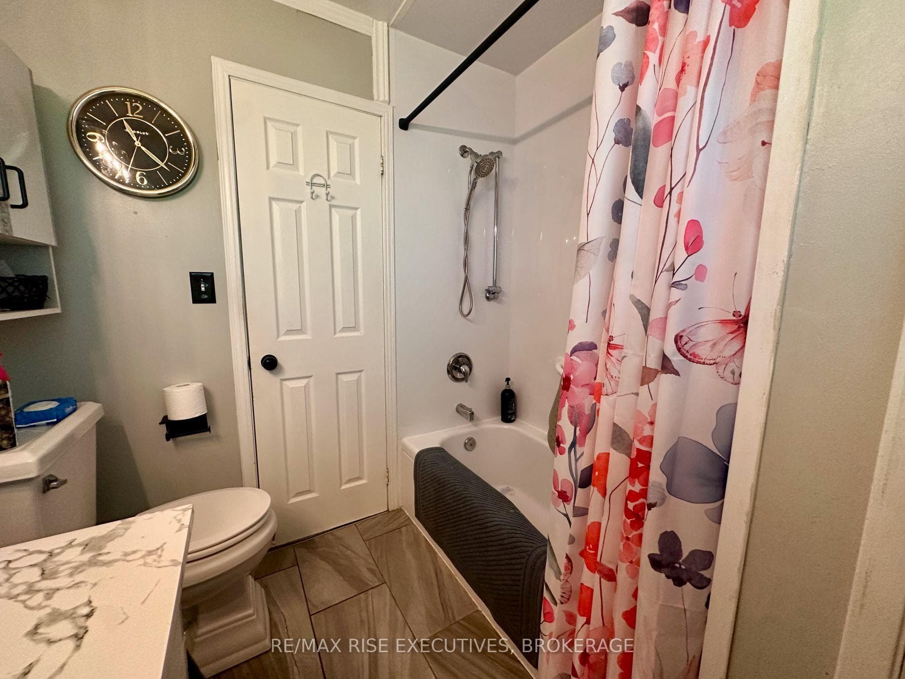 214 Amherst Drive photo 9