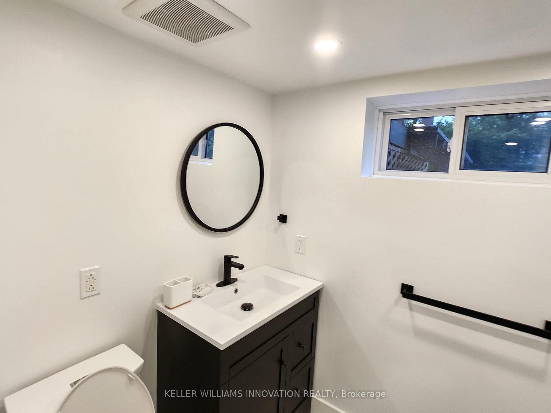210 Melrose Avenue Unit B photo 10