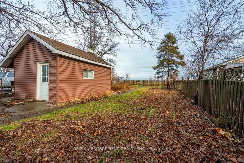 653 Beach Boulevard photo 18