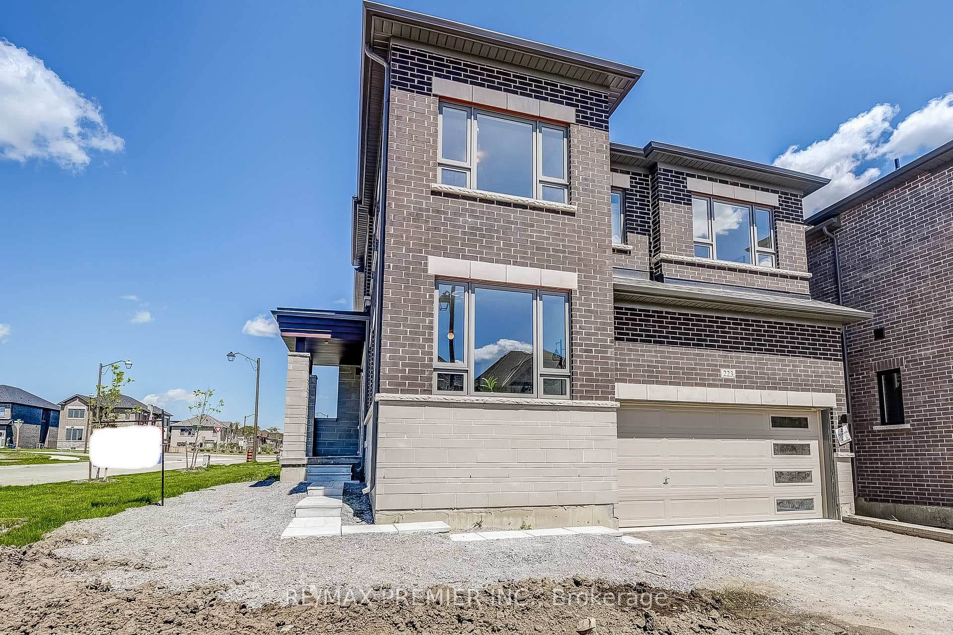 223 Yakefarm Boulevard photo 5