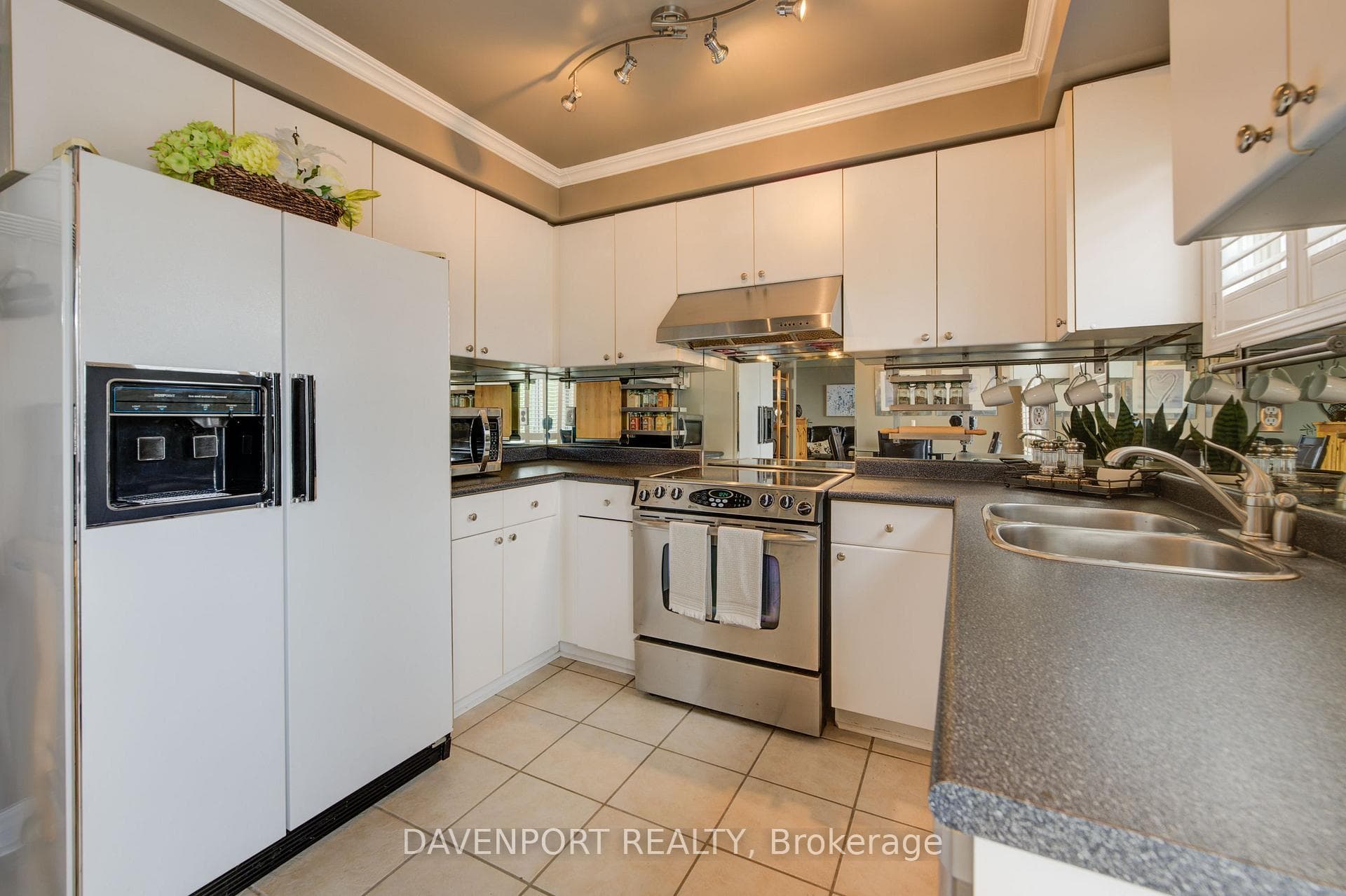101 Elaine Drive photo 11