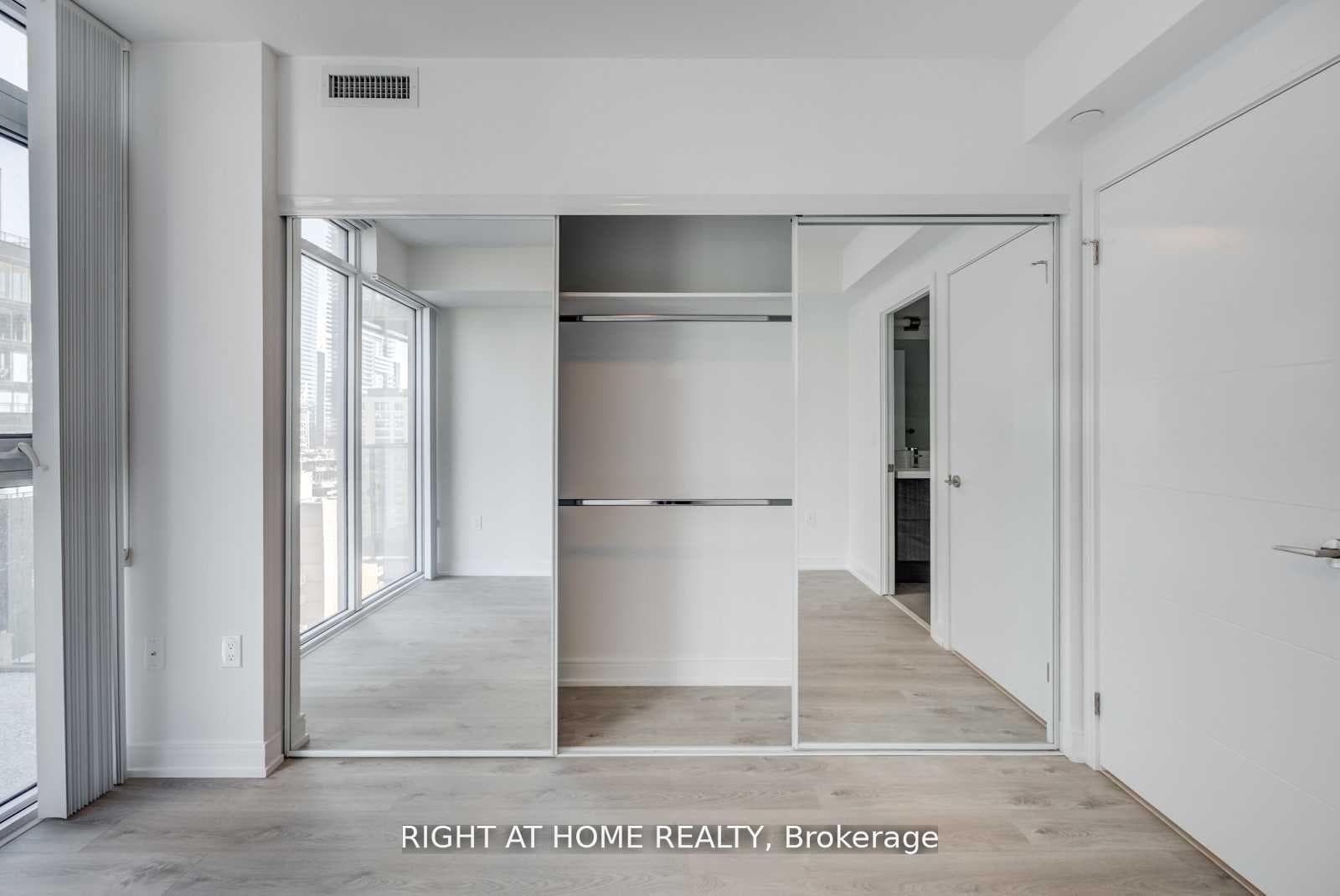 50 Wellesley Street Unit 1502 photo 16