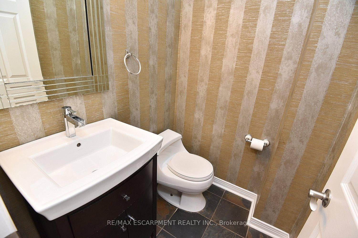 4358 Latimer Crescent photo 19