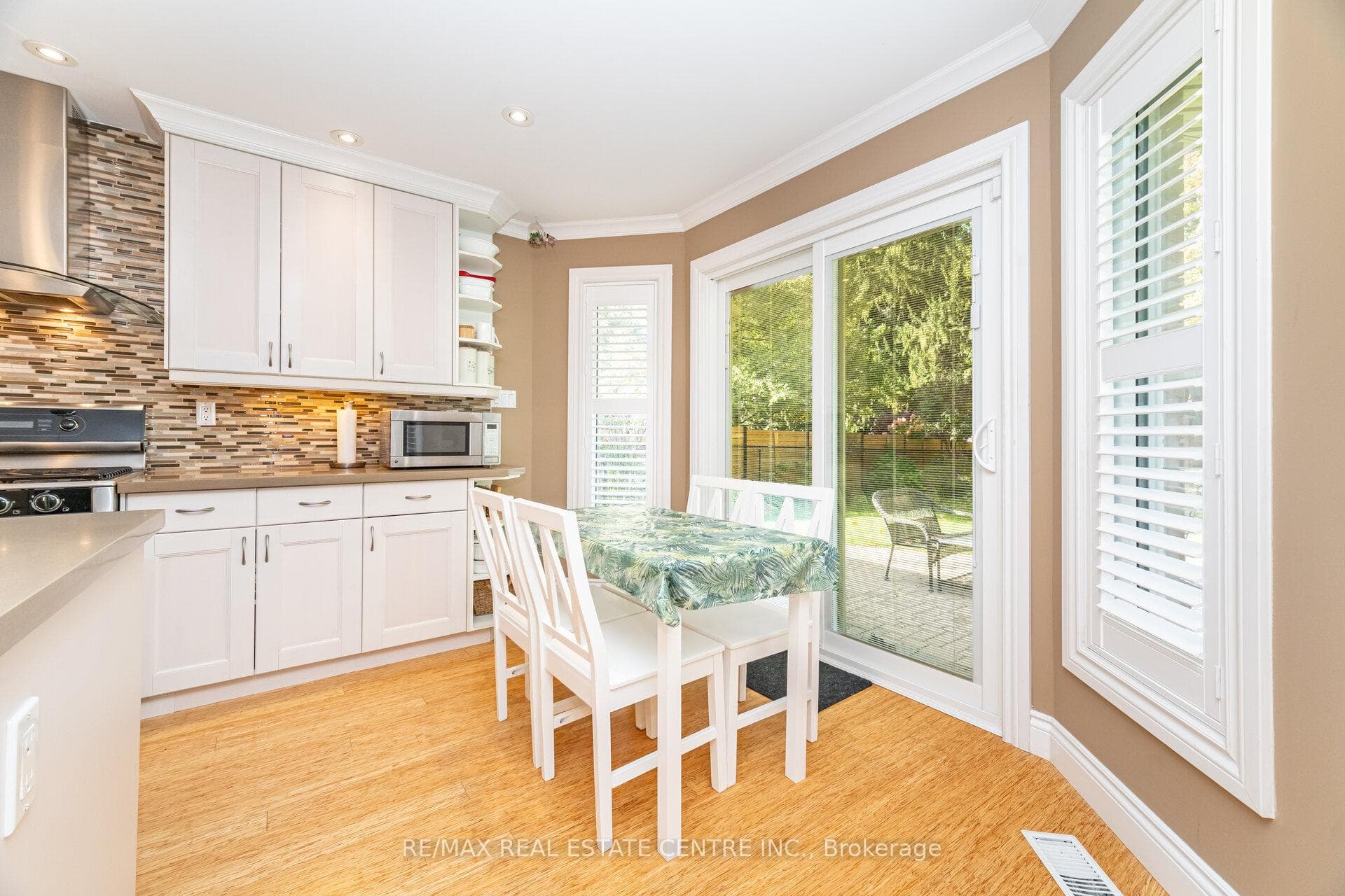 327 Cavendish Drive photo 15