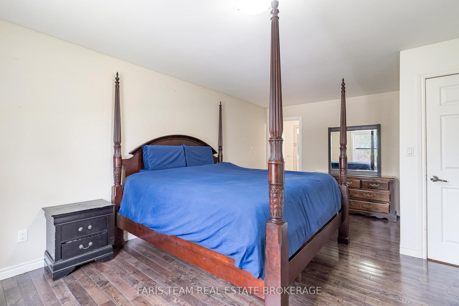 3554 Peter Street photo 21
