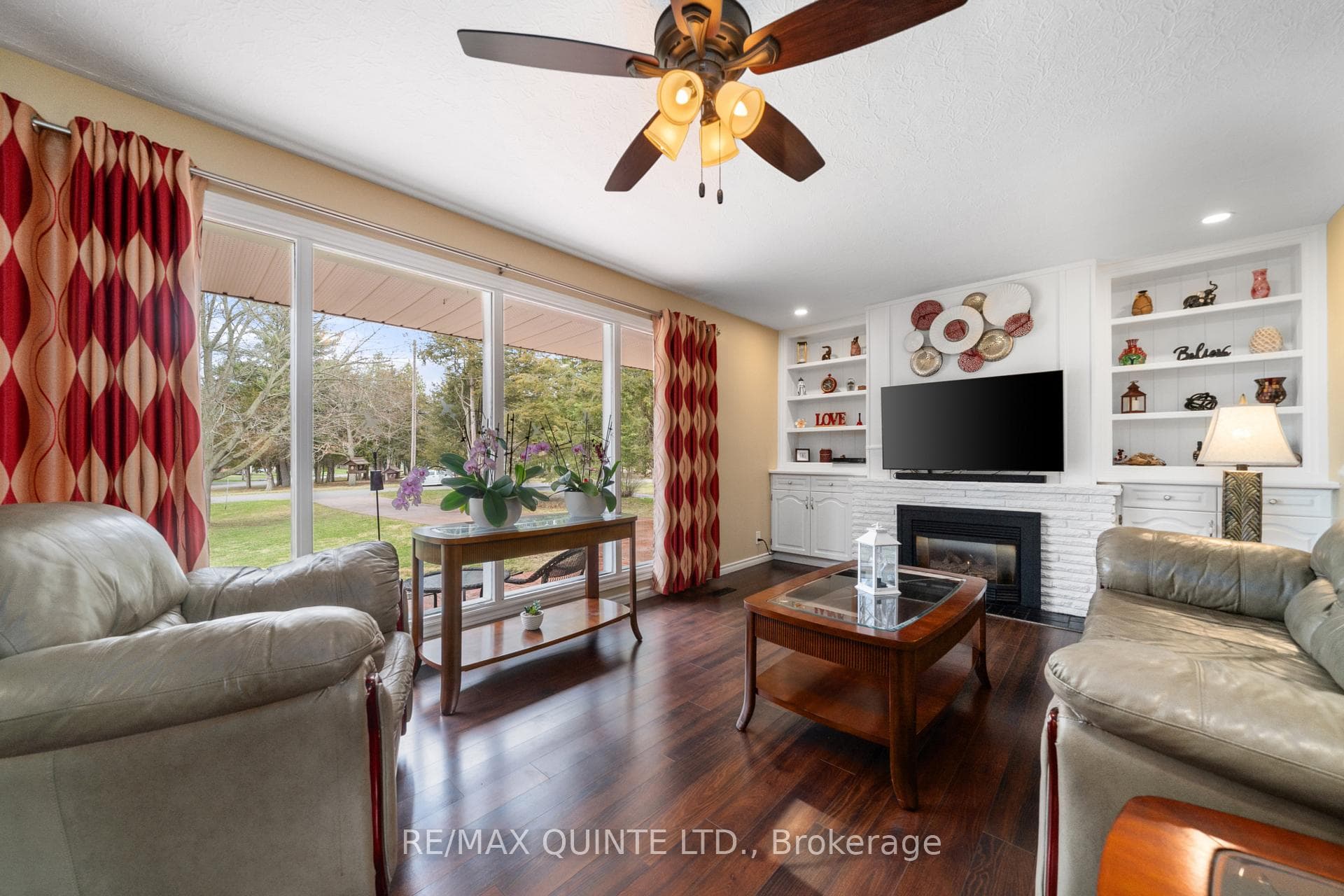 52 Gates Avenue photo 3