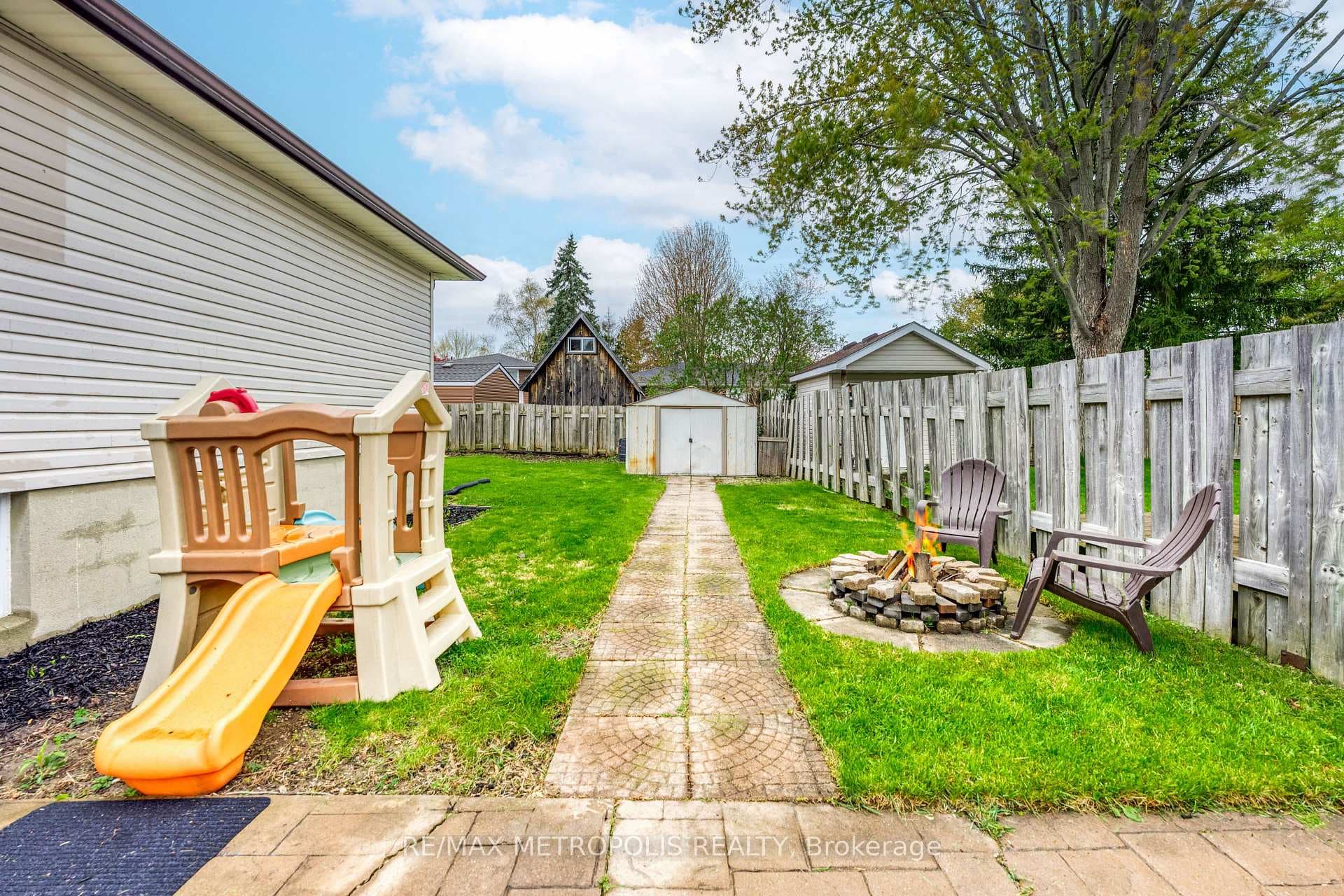 485 Bentinck Drive photo 34