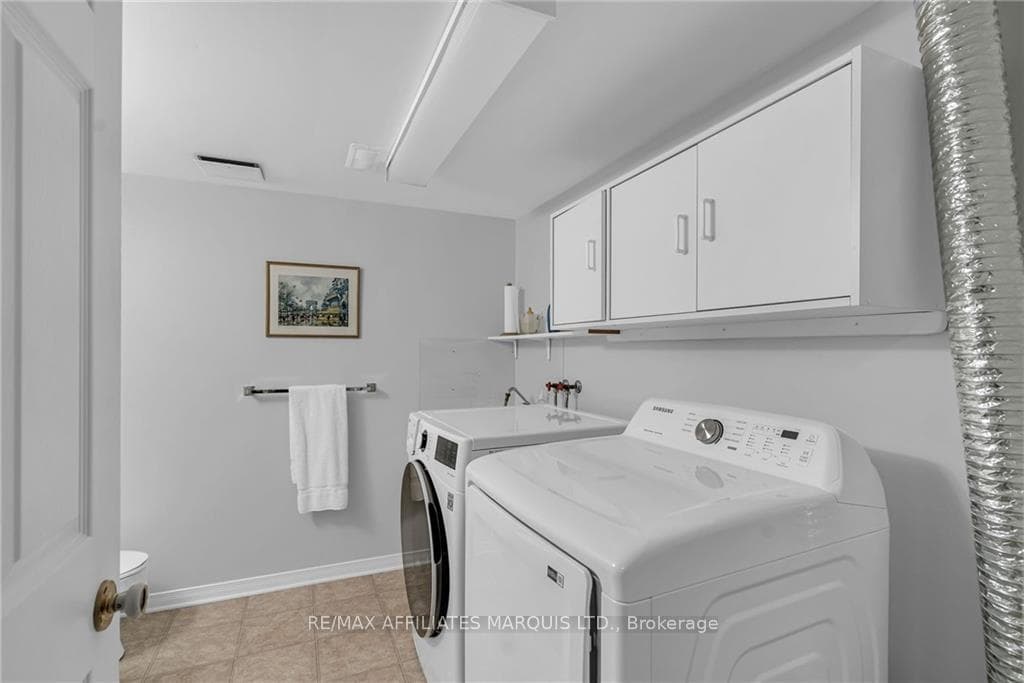 293 NORTHWOODS Crescent photo 22