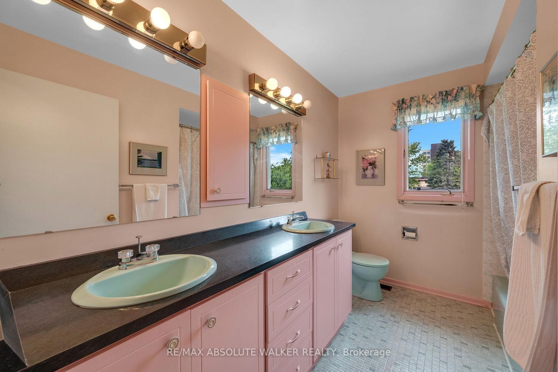1950 Fairmeadow Crescent photo 26