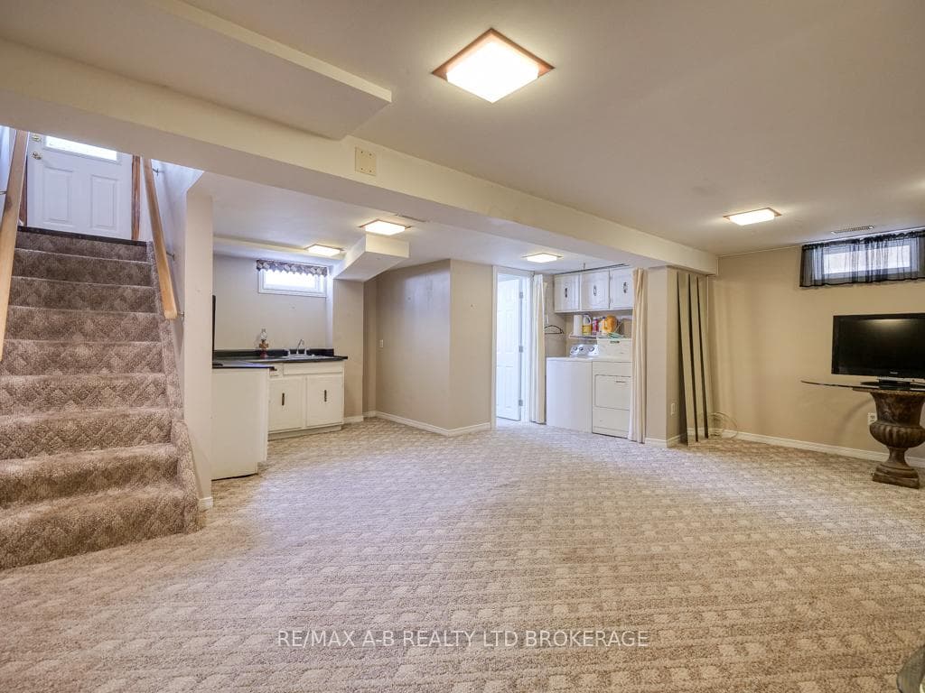643 Headley Drive photo 20