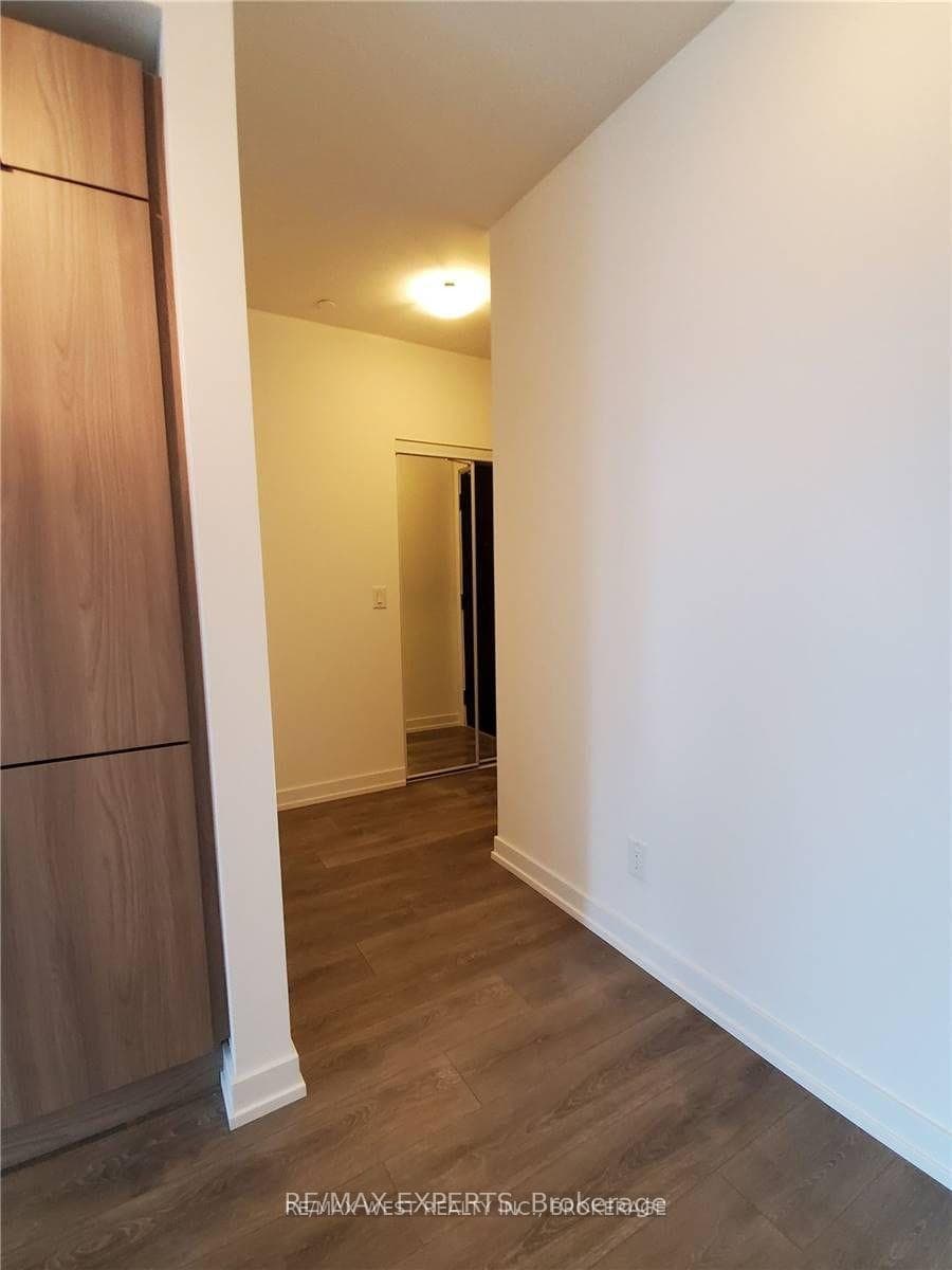 159 Wellesley Street Unit 1501 photo 18