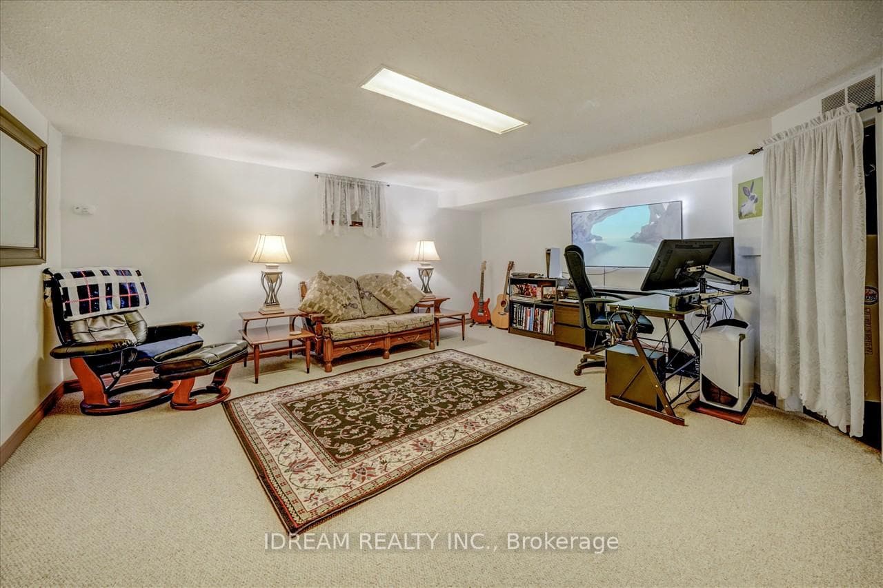 9 Sachems Place photo 27