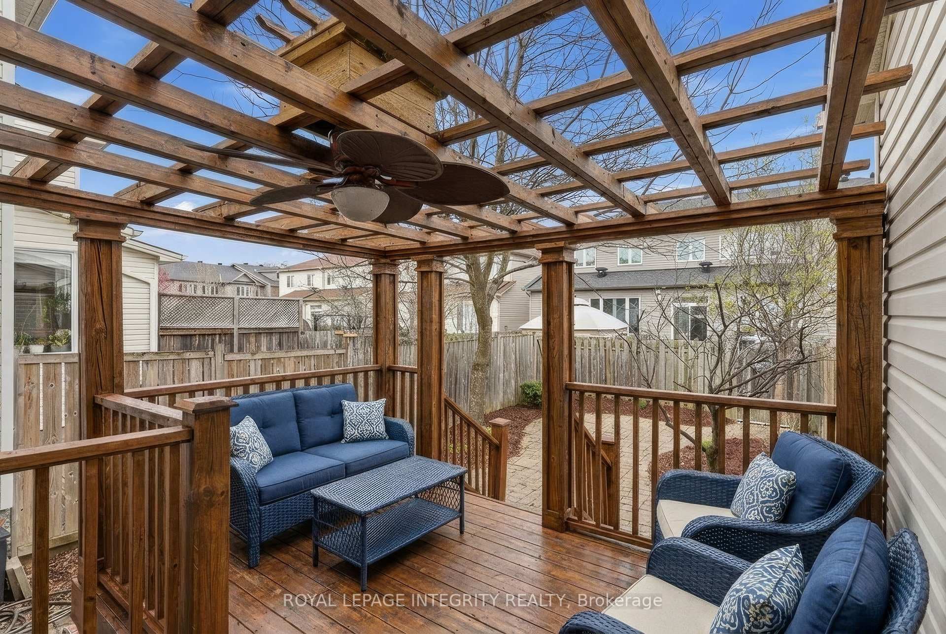 1073 Brasseur Crescent photo 29