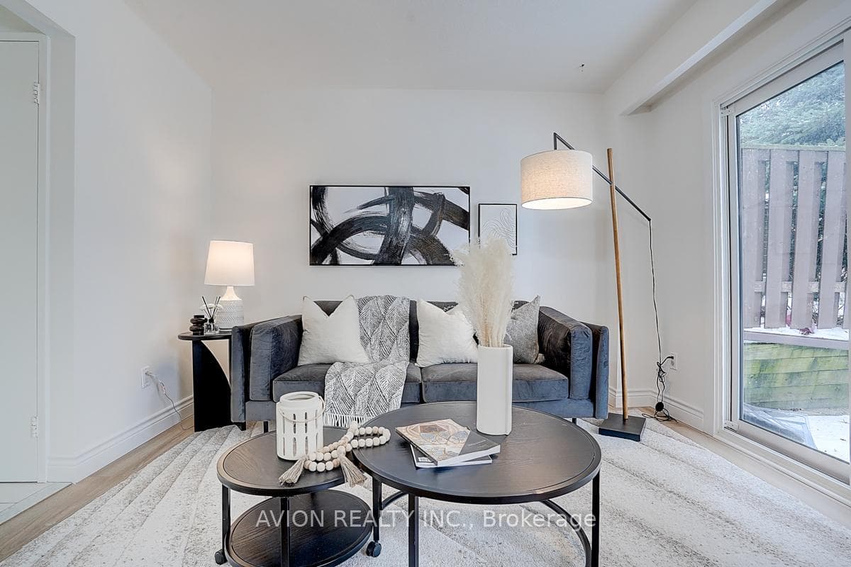250 Sprucewood Court photo 4