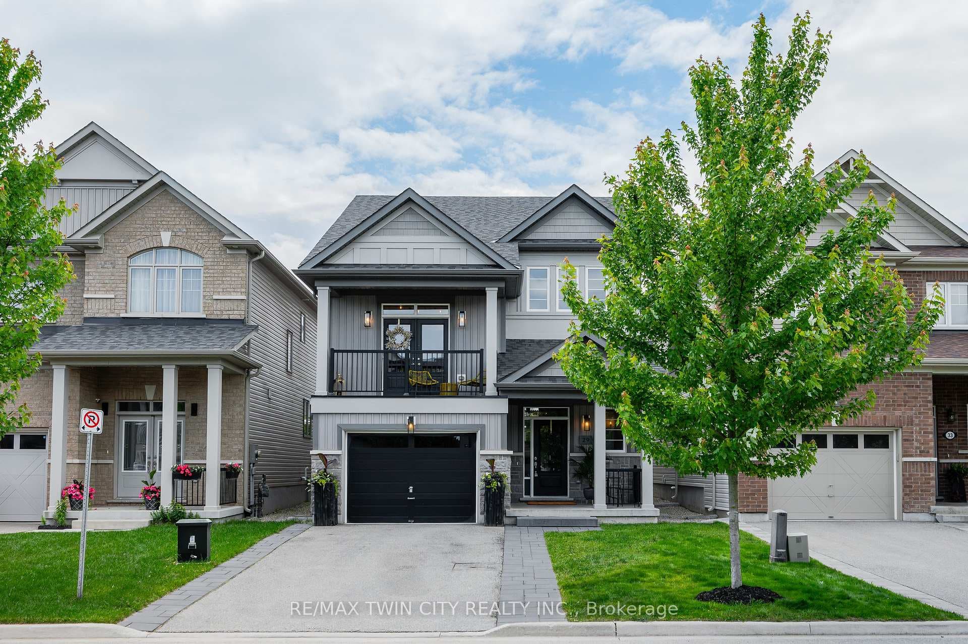 29 McFarlane Crescent photo 3