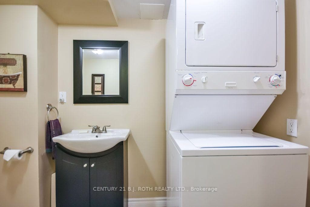 1037 Glen Eagles Crescent photo 34