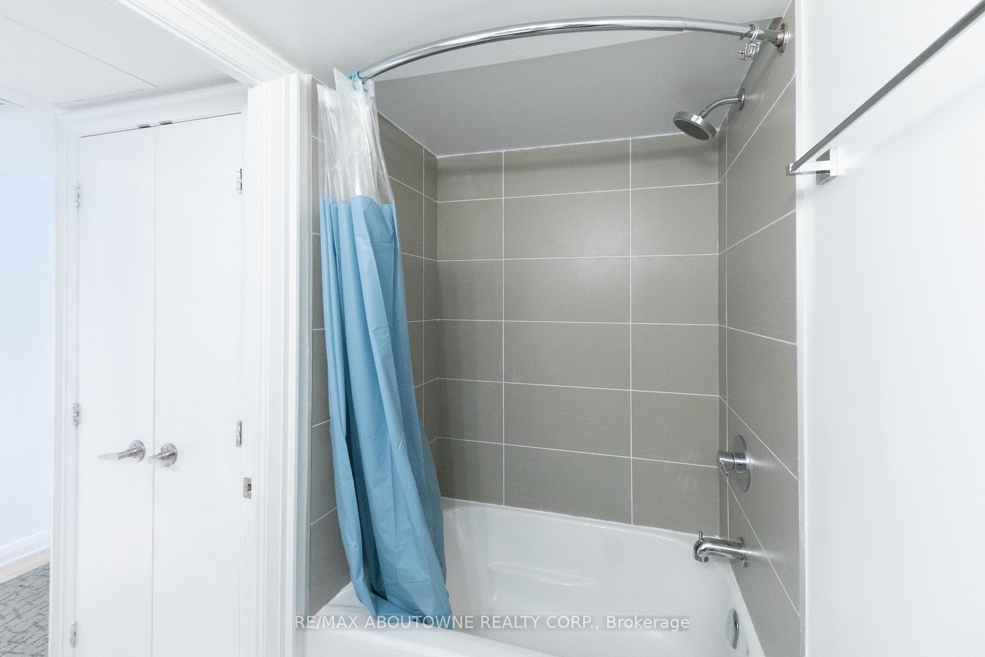 155 Yorkville Avenue Unit 1612 photo 22