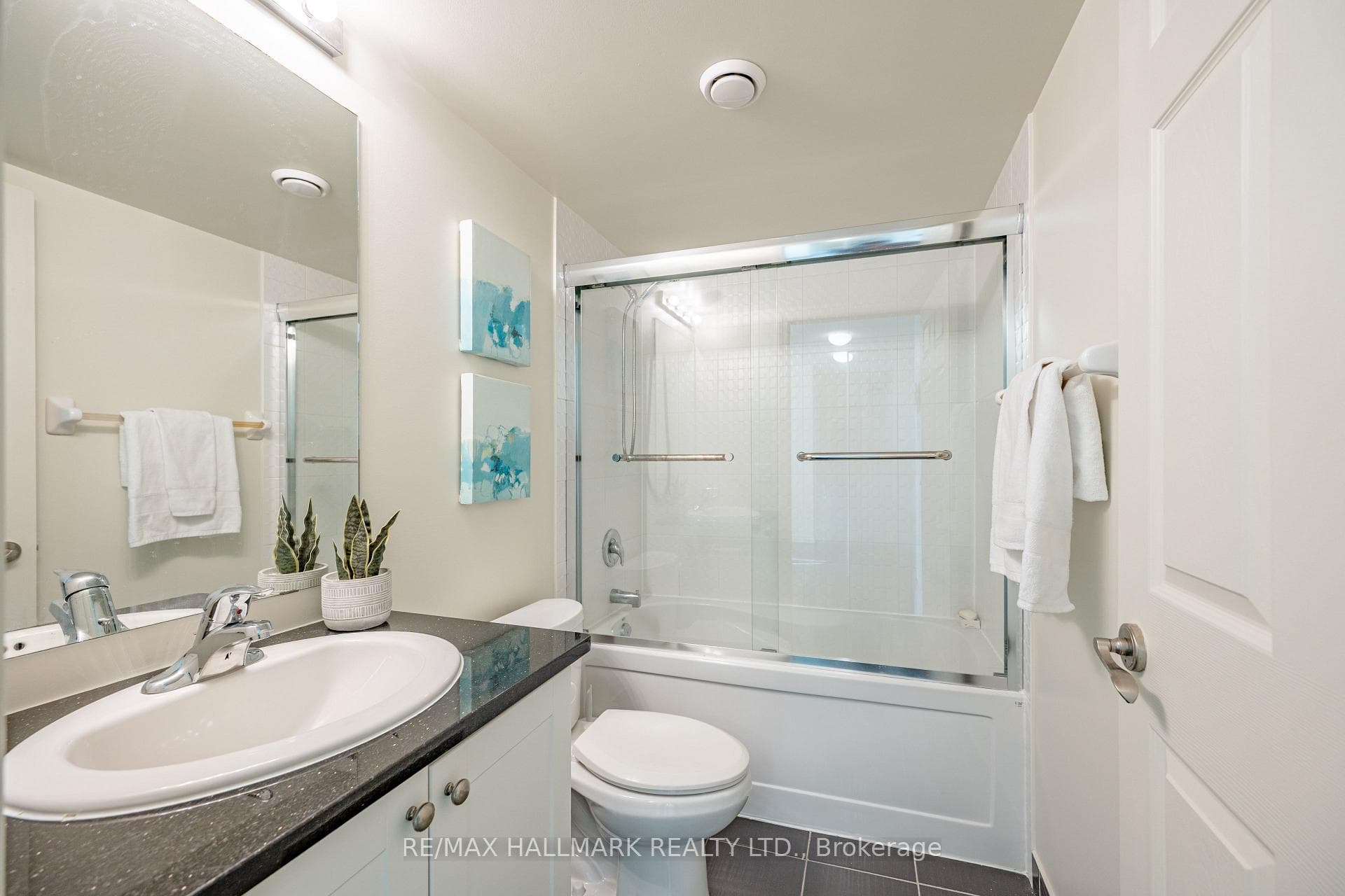 2ND WASHROOM