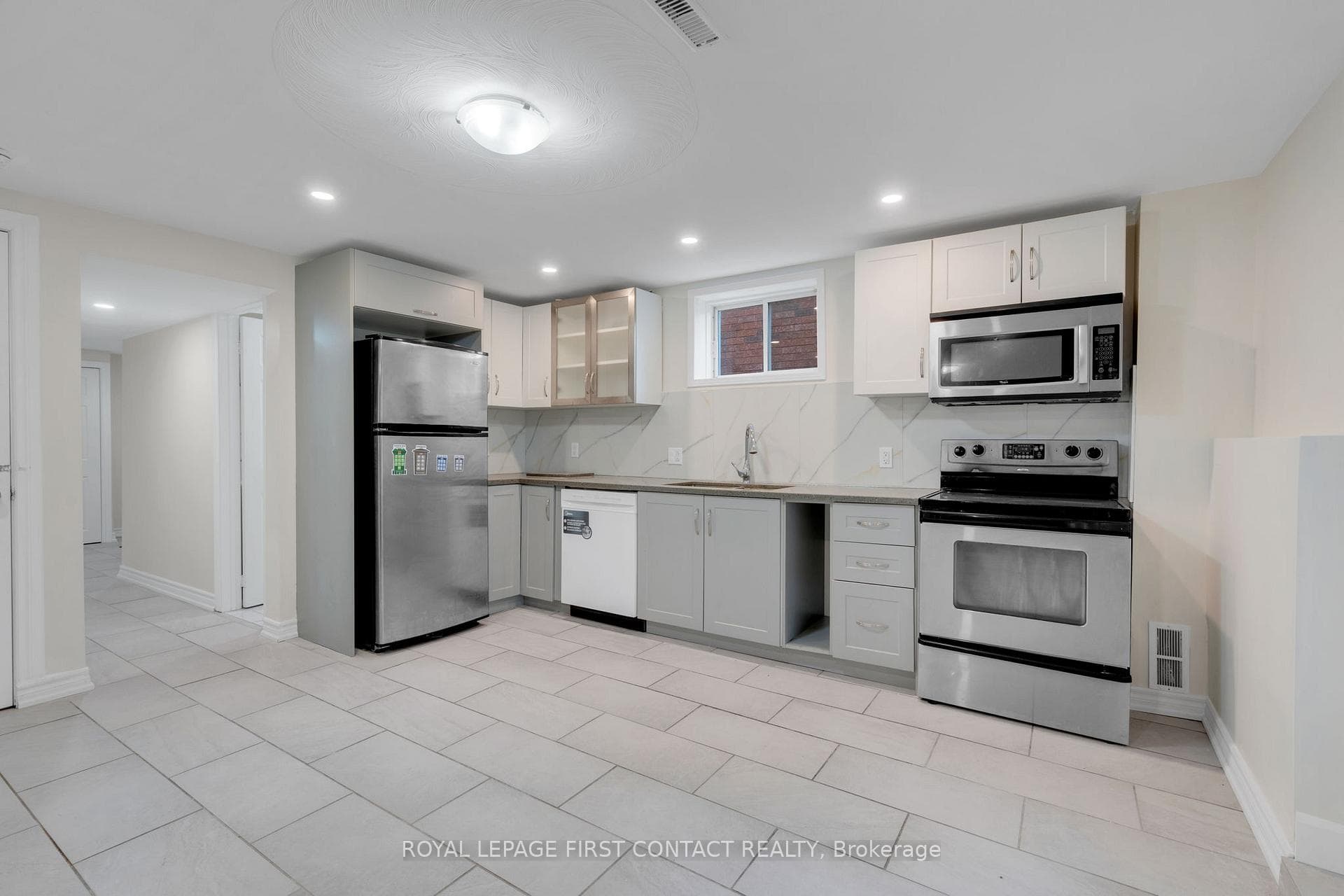 16 Waddington Crescent photo 5