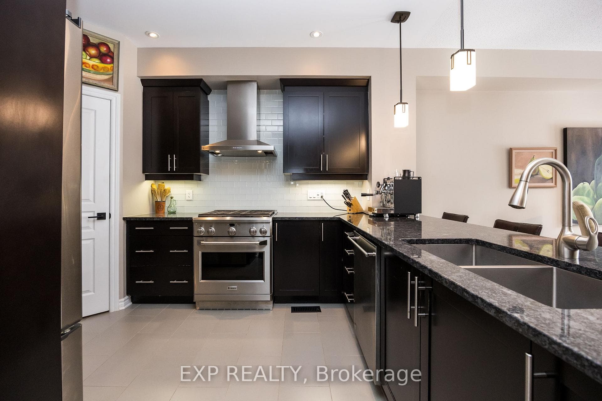 1004 Ottenbrite Crescent photo 11