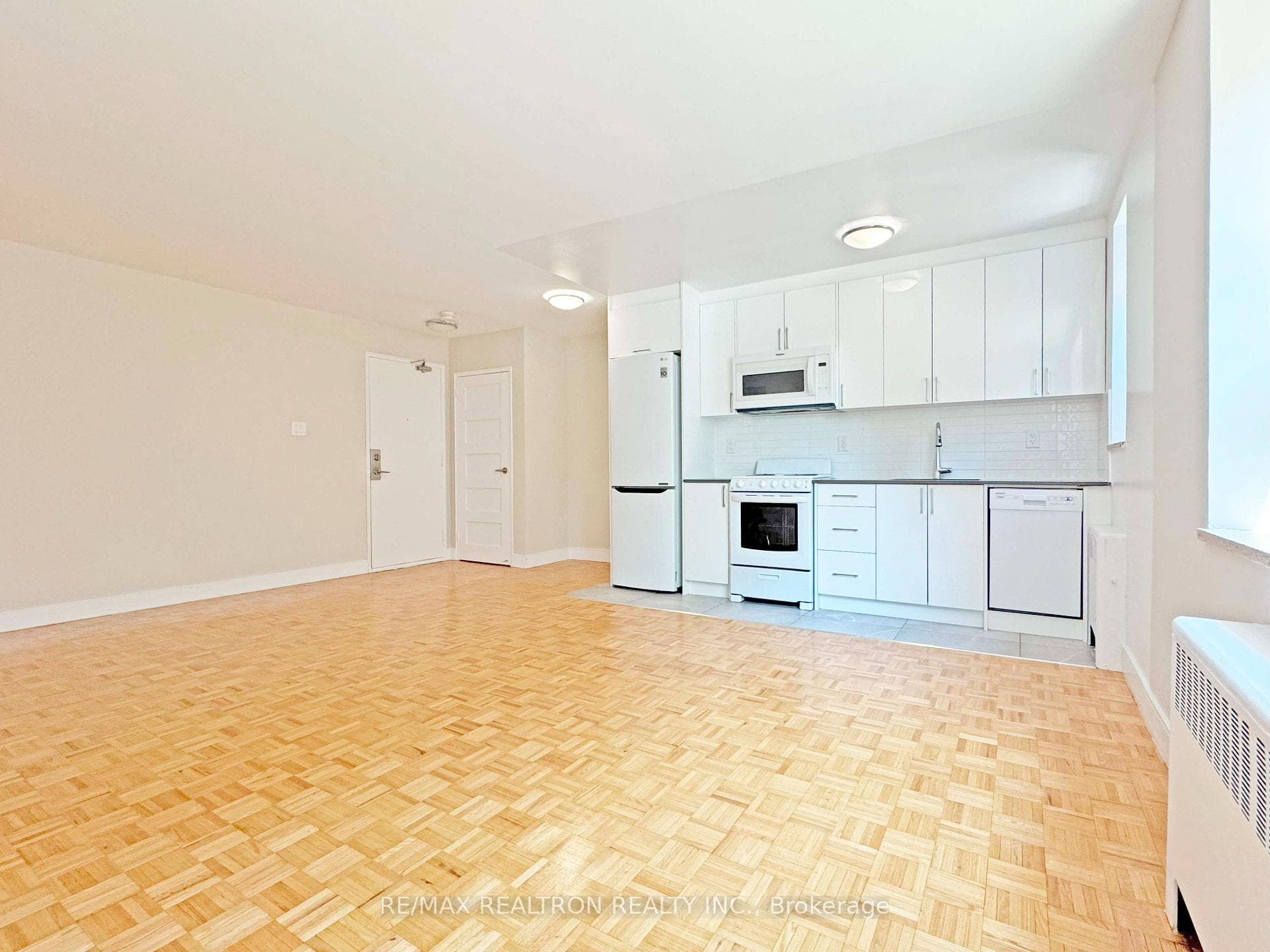1291 Bayview Avenue Unit 603 photo 5