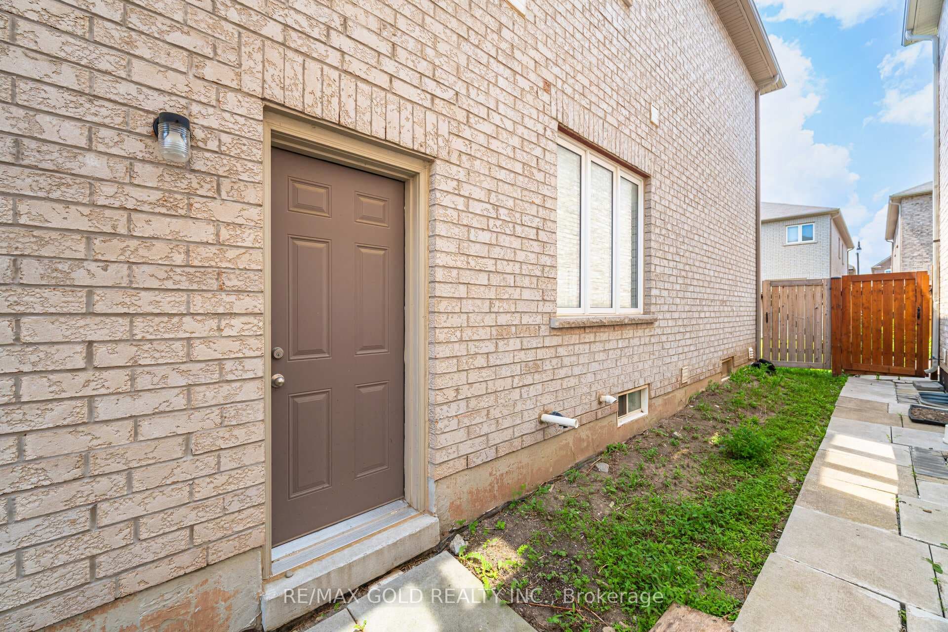 67 Yardley Crescent photo 40