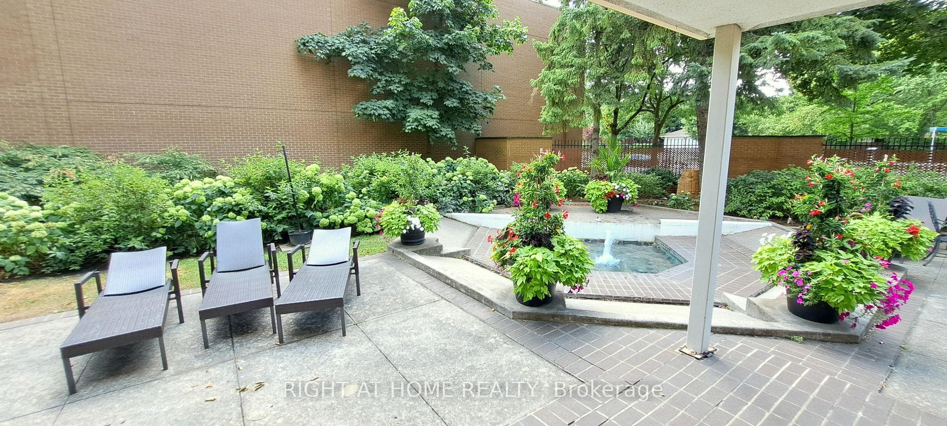 131 Beecroft Road Unit 1607 photo 32