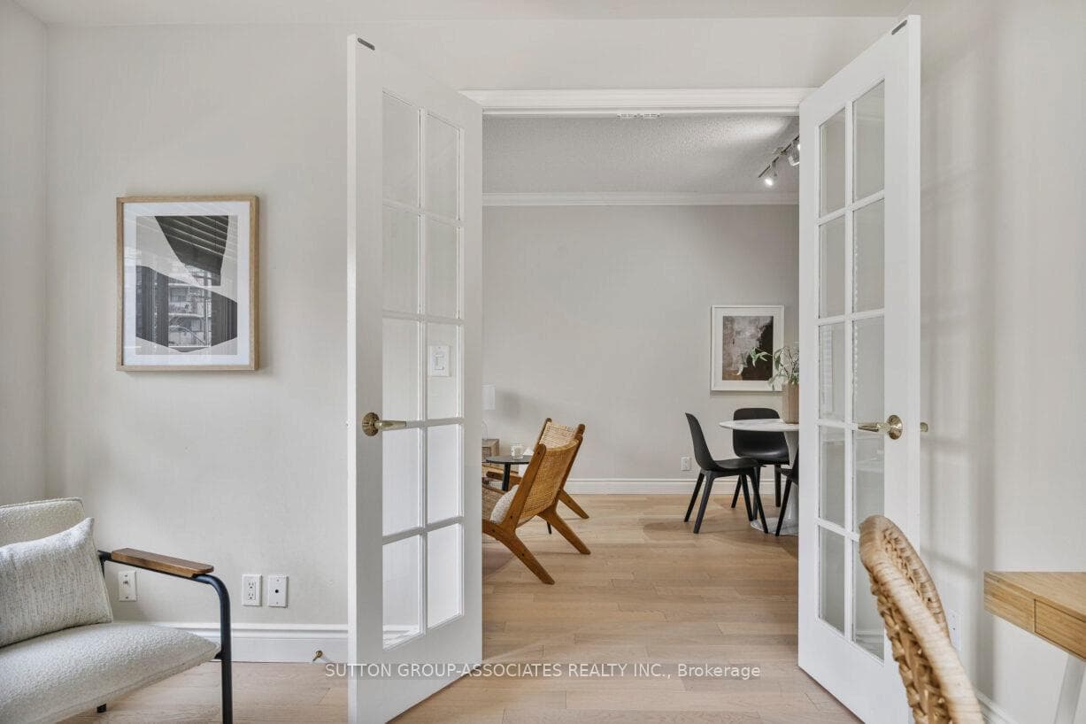 1 Deer Park Crescent Unit 207 photo 27