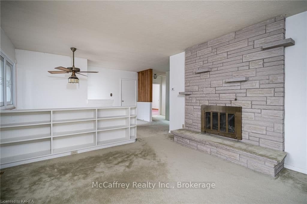 25 SUNSET Crescent photo 7