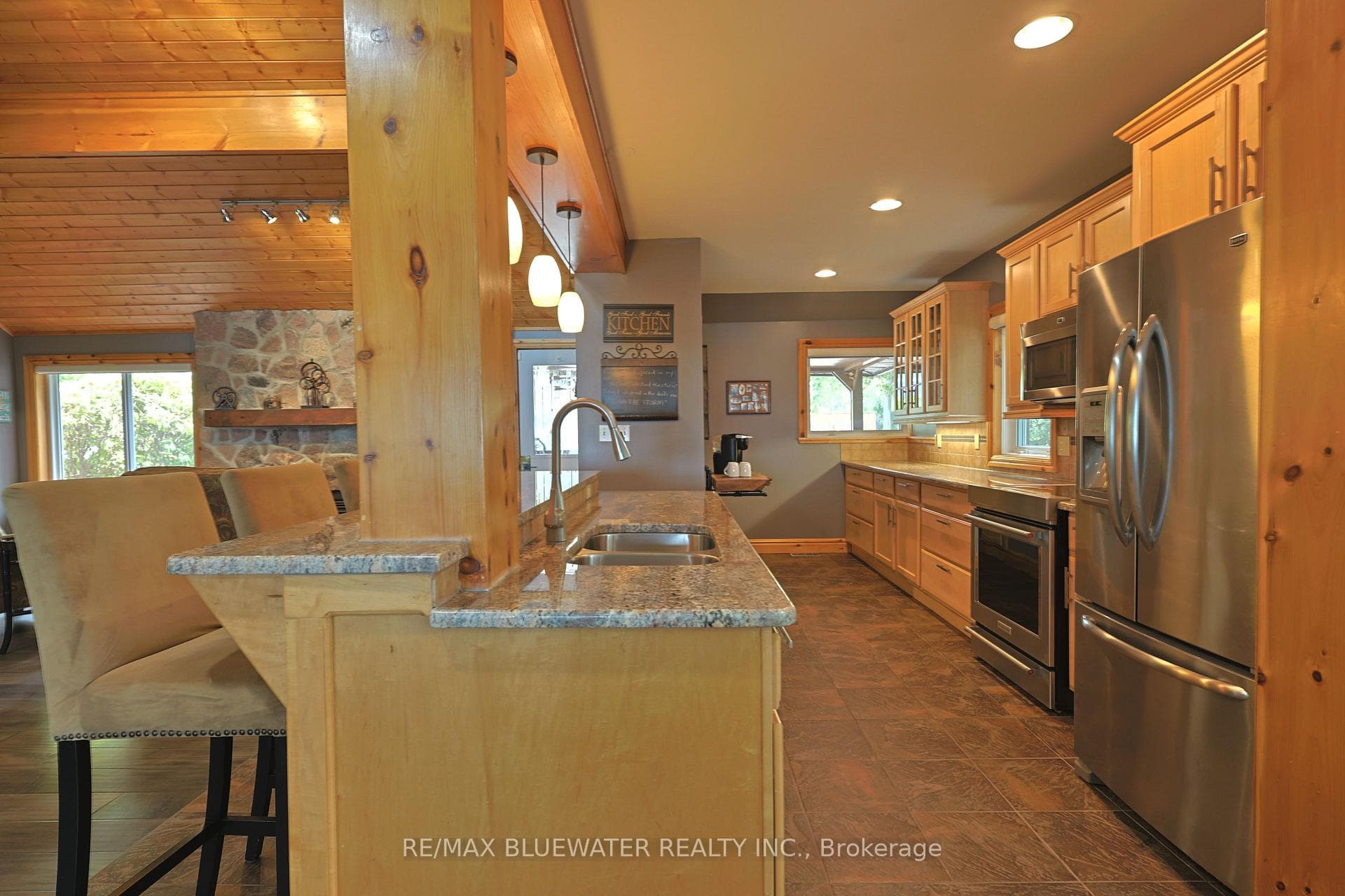 71235 Elizabeth Street photo 13