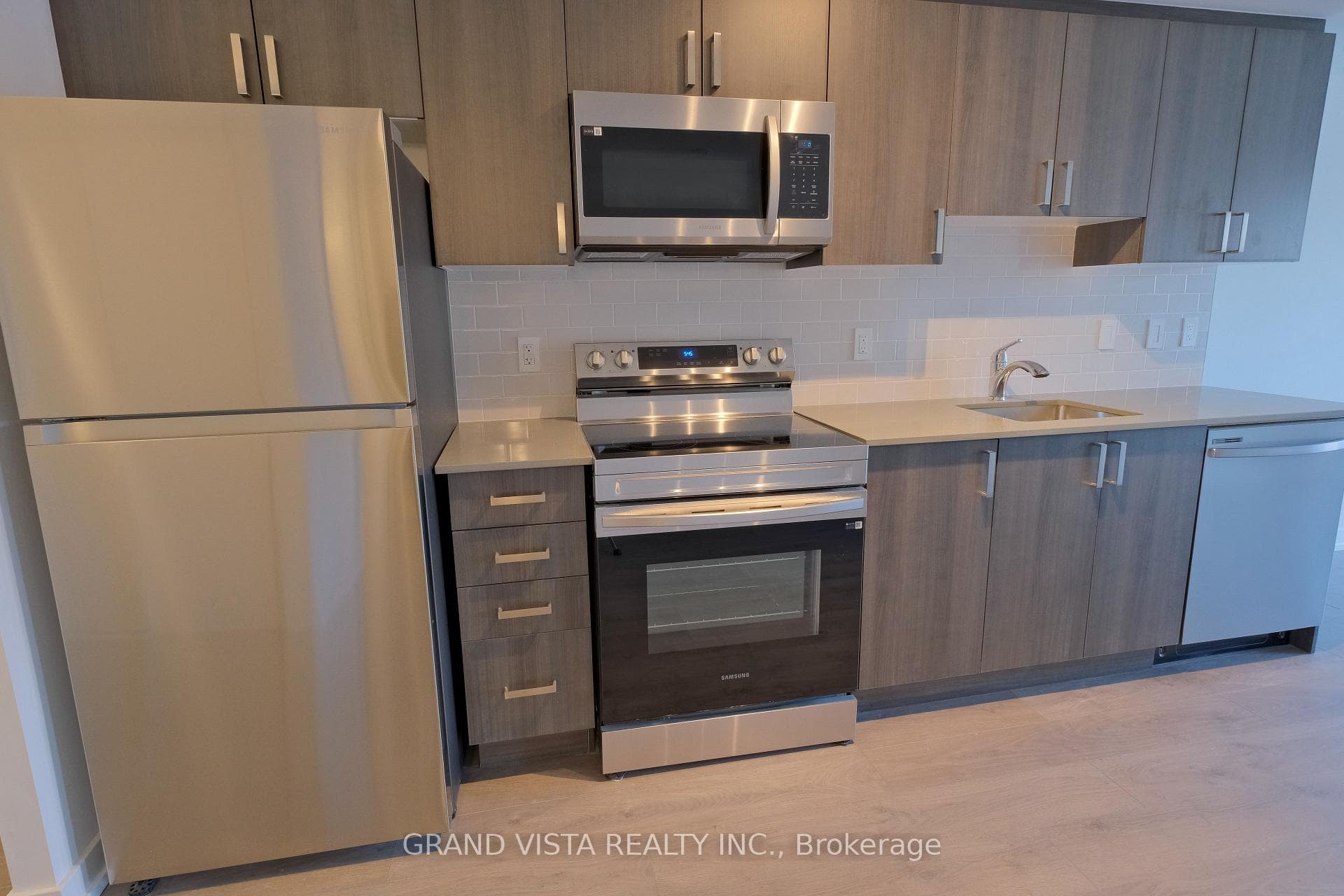 556 Marlee Avenue Unit 209 photo 4