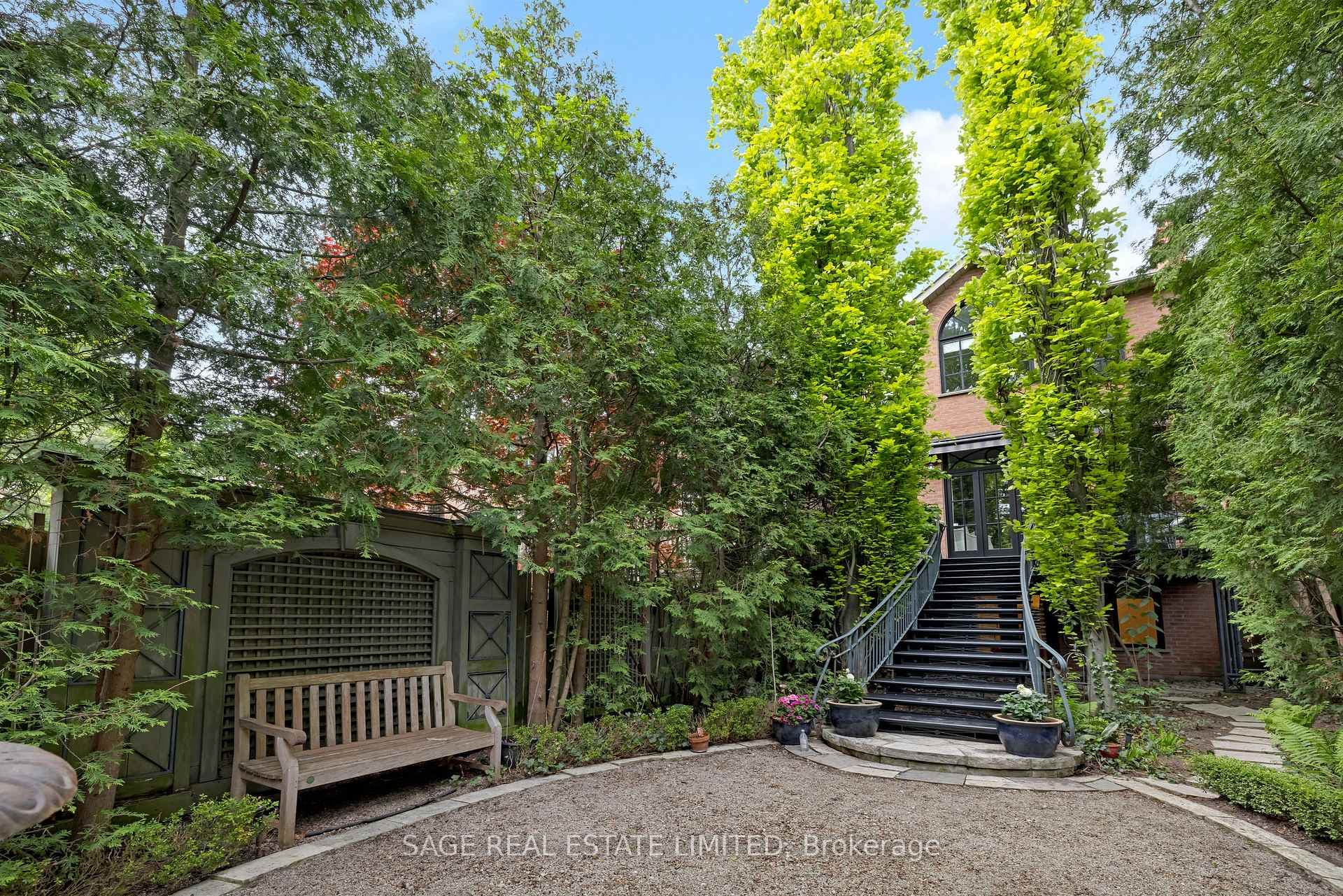 133 Farnham Avenue photo 28