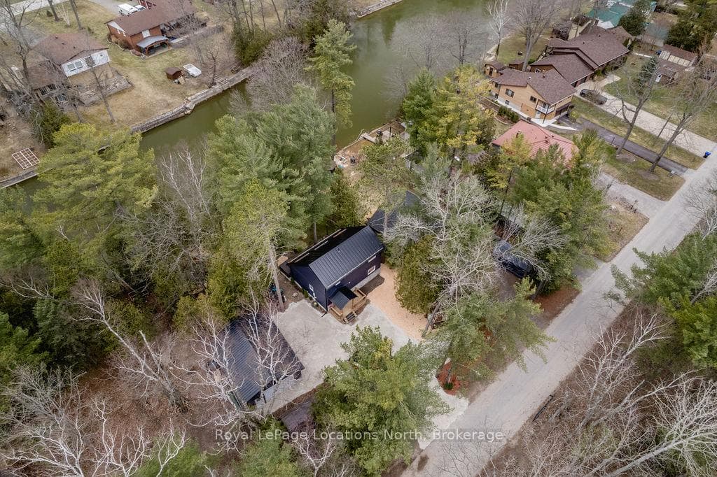 44 STROUD Crescent photo 42