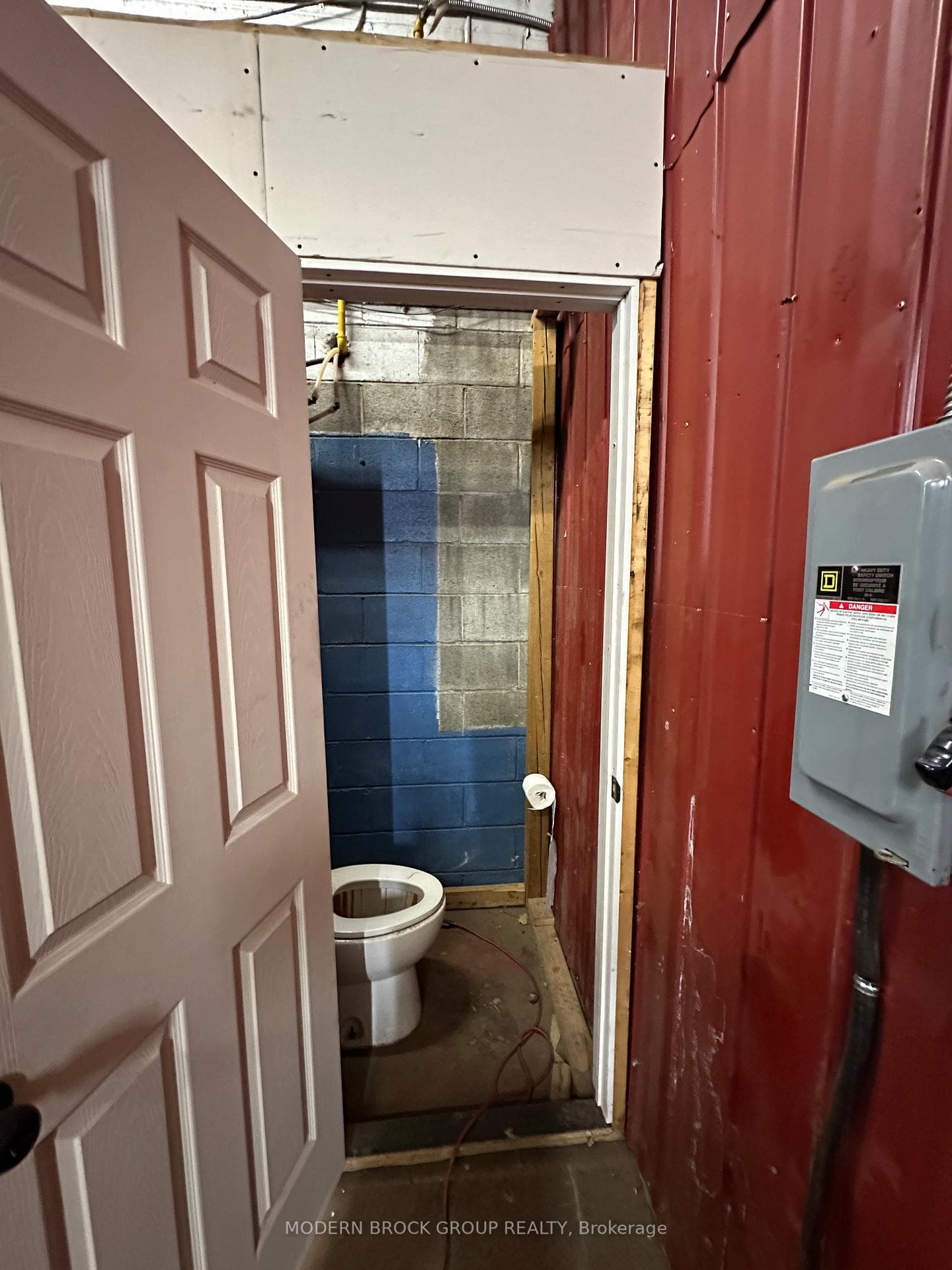 6679 Fourth Line Road Unit B photo 6